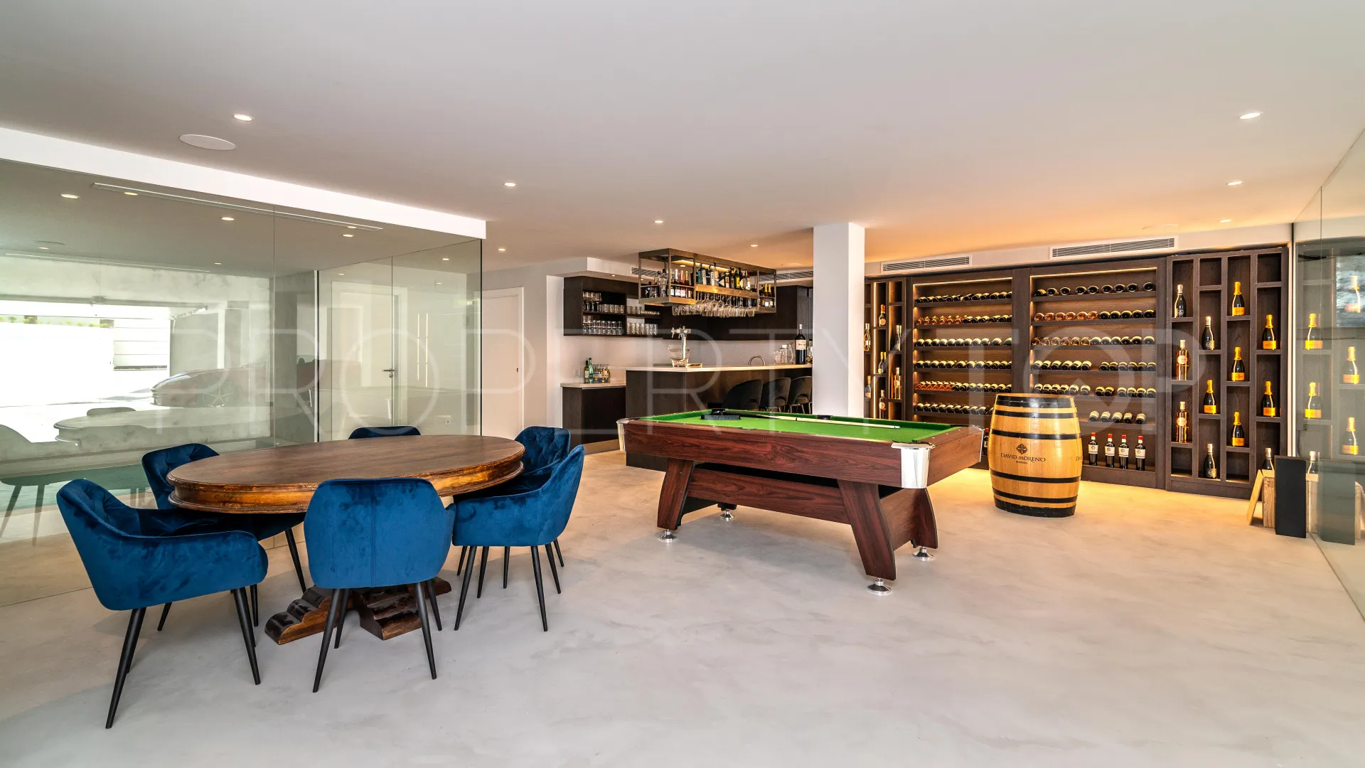 For sale villa in Nueva Andalucia