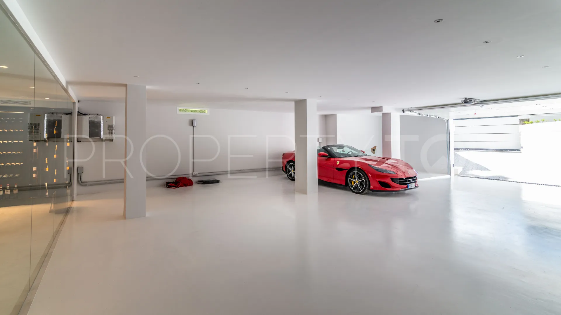 For sale villa in Nueva Andalucia
