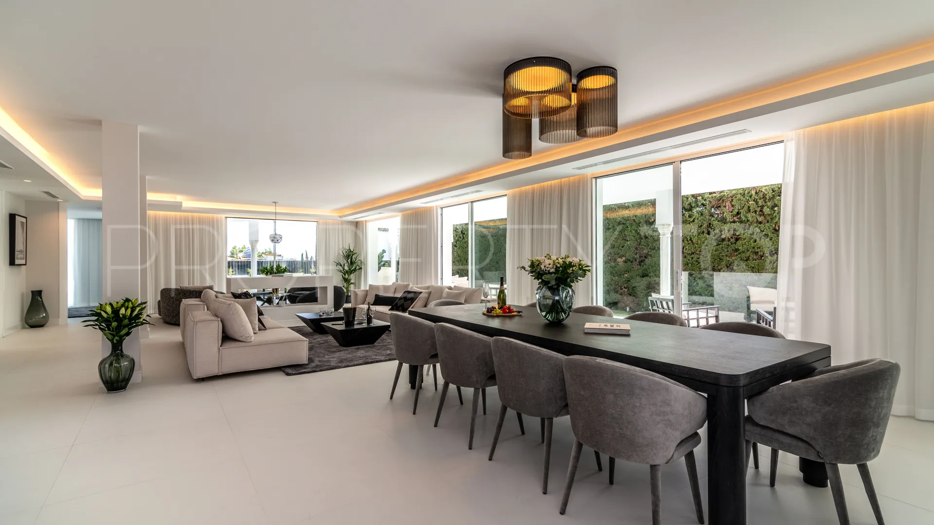 For sale villa in Nueva Andalucia