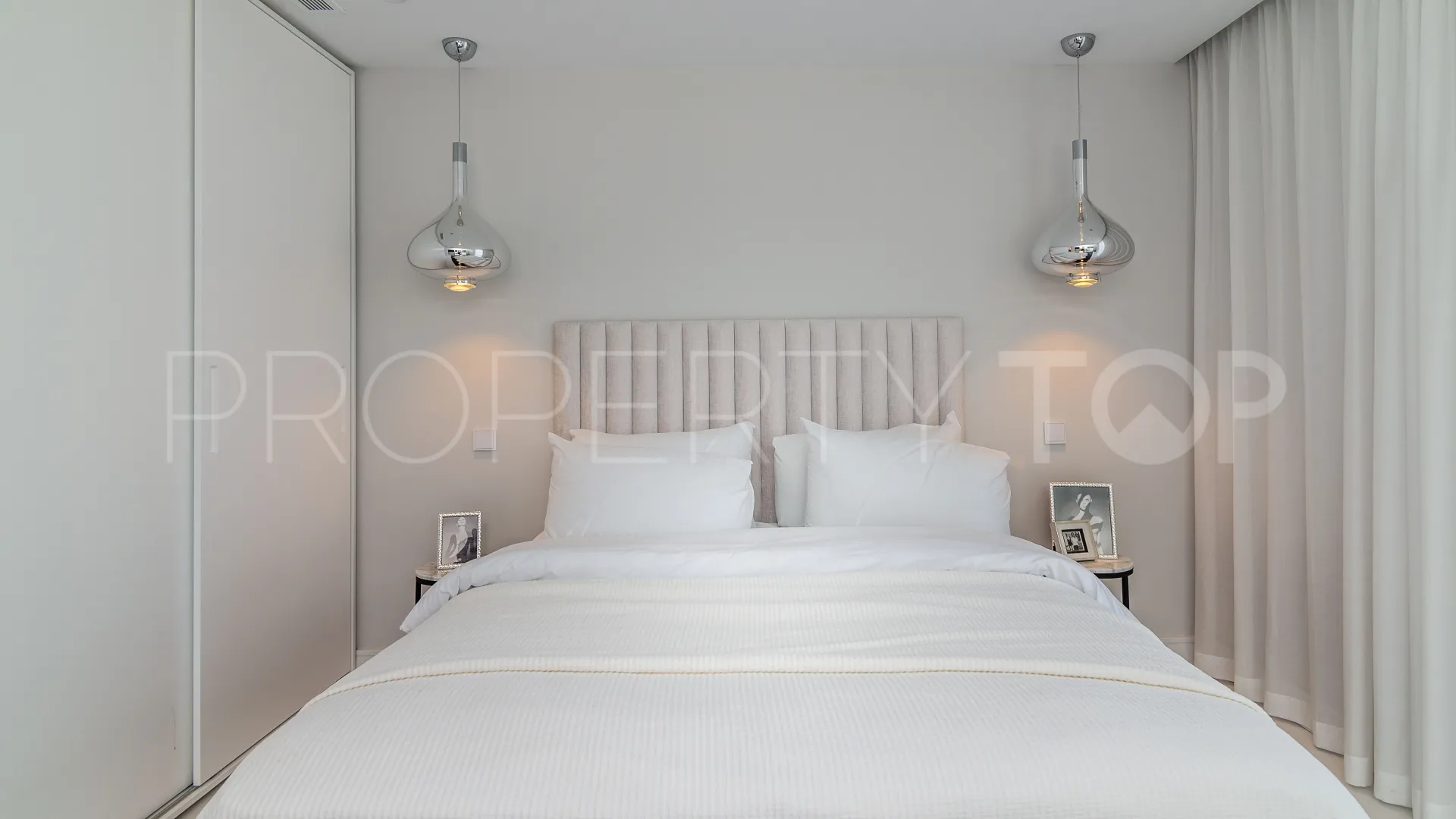For sale villa in Nueva Andalucia