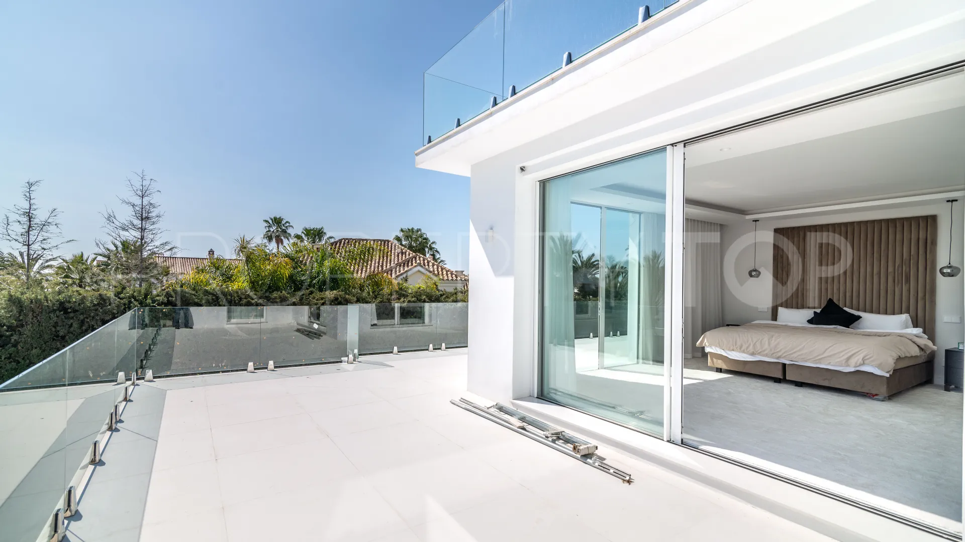 For sale villa in Nueva Andalucia