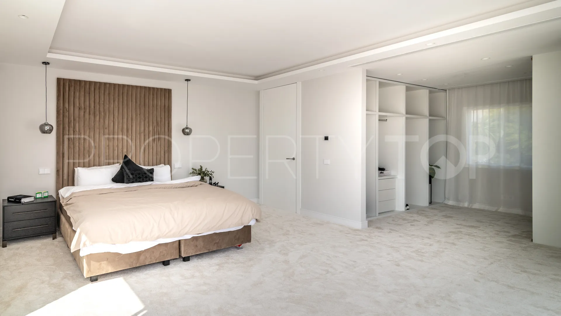 For sale villa in Nueva Andalucia