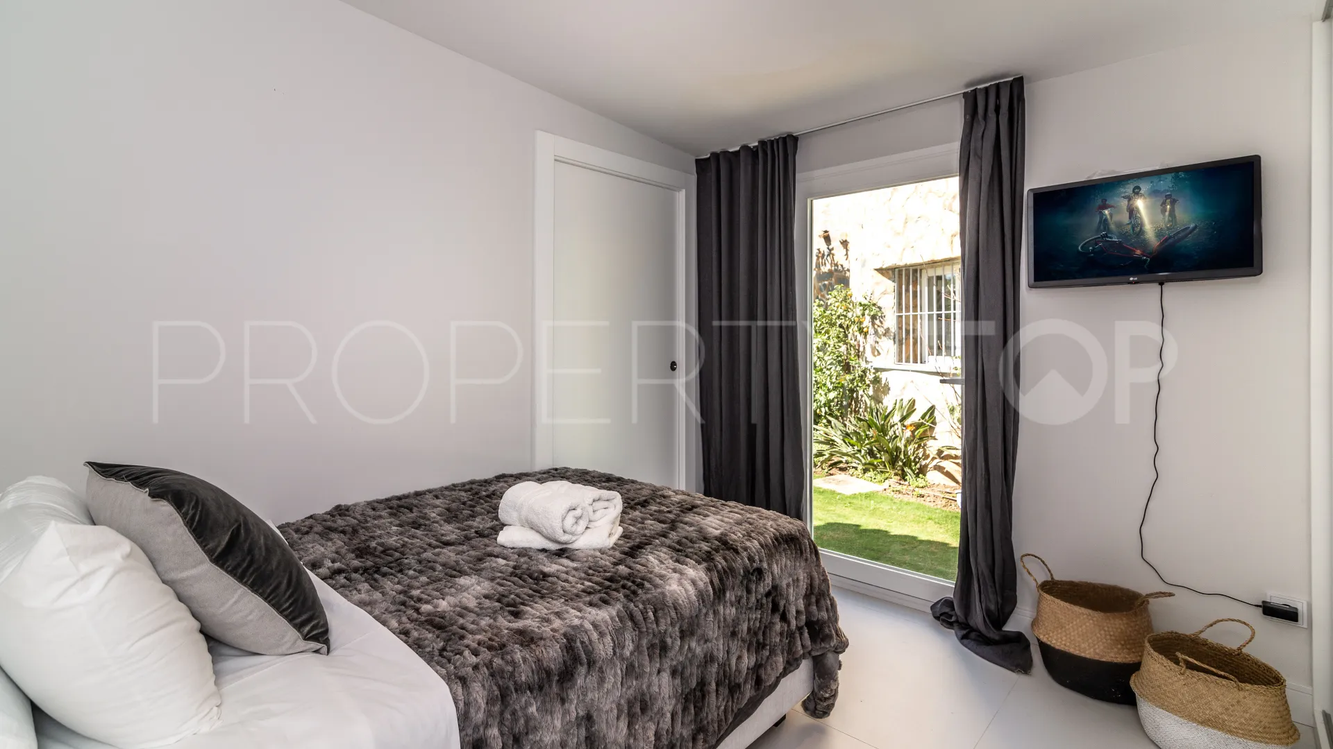 For sale villa in Nueva Andalucia
