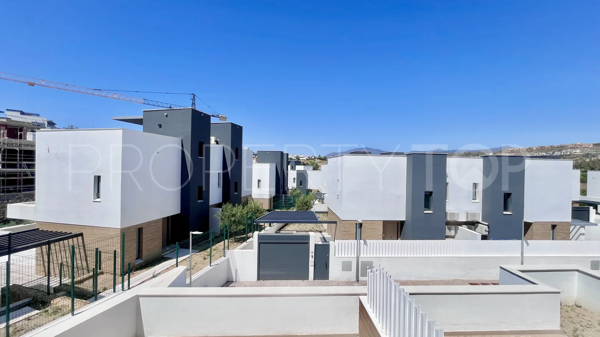 Se vende villa pareada en Serene Atalaya