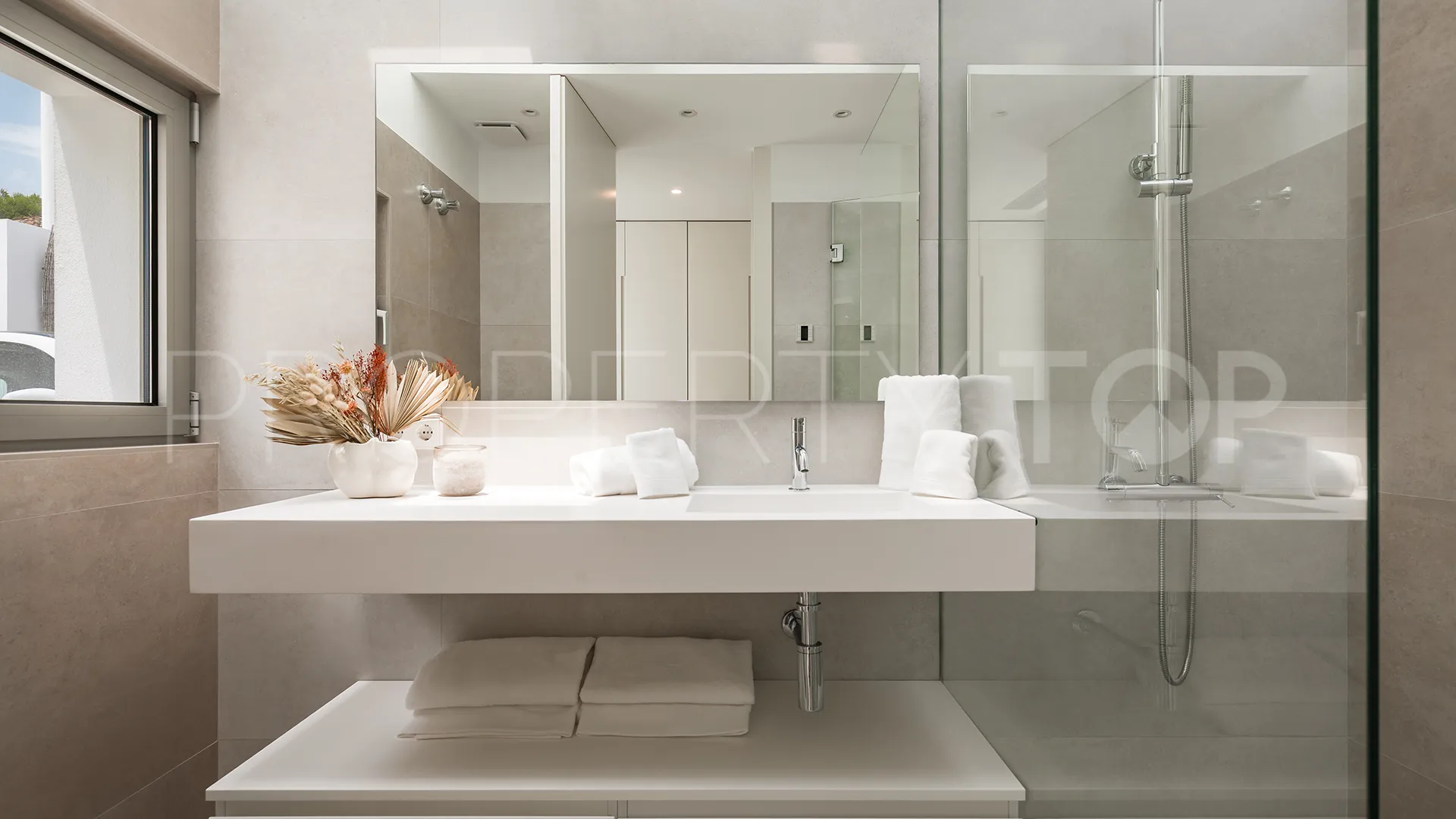 For sale 5 bedrooms villa in King's Hills