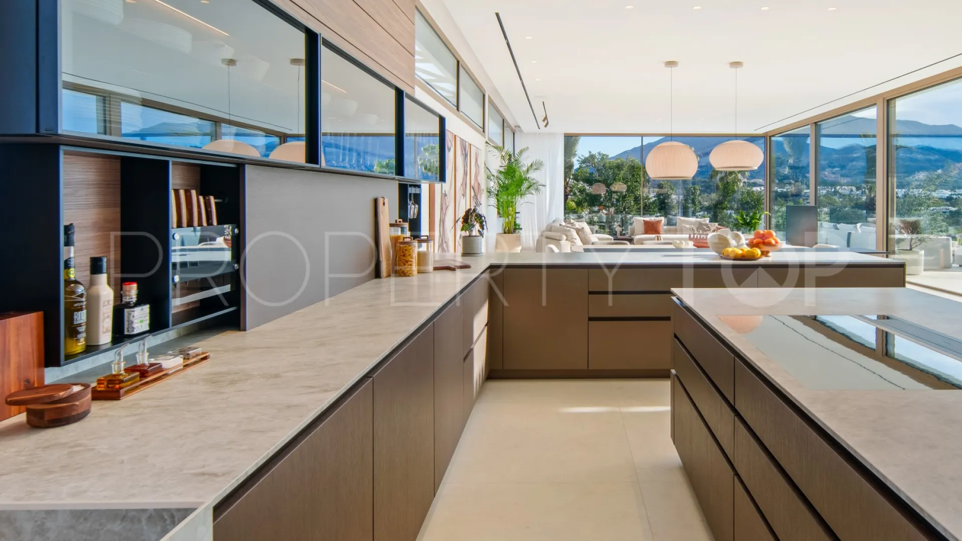 Buy Nueva Andalucia 5 bedrooms villa