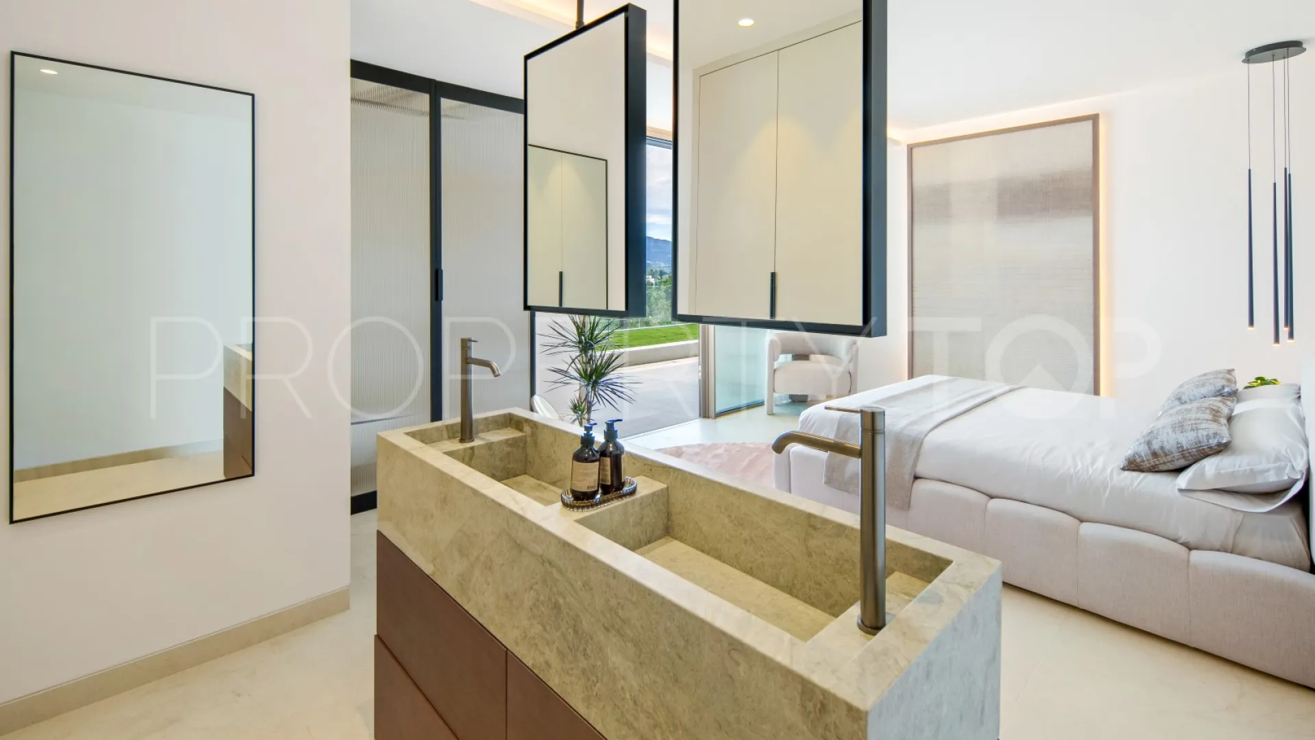 Buy Nueva Andalucia 5 bedrooms villa