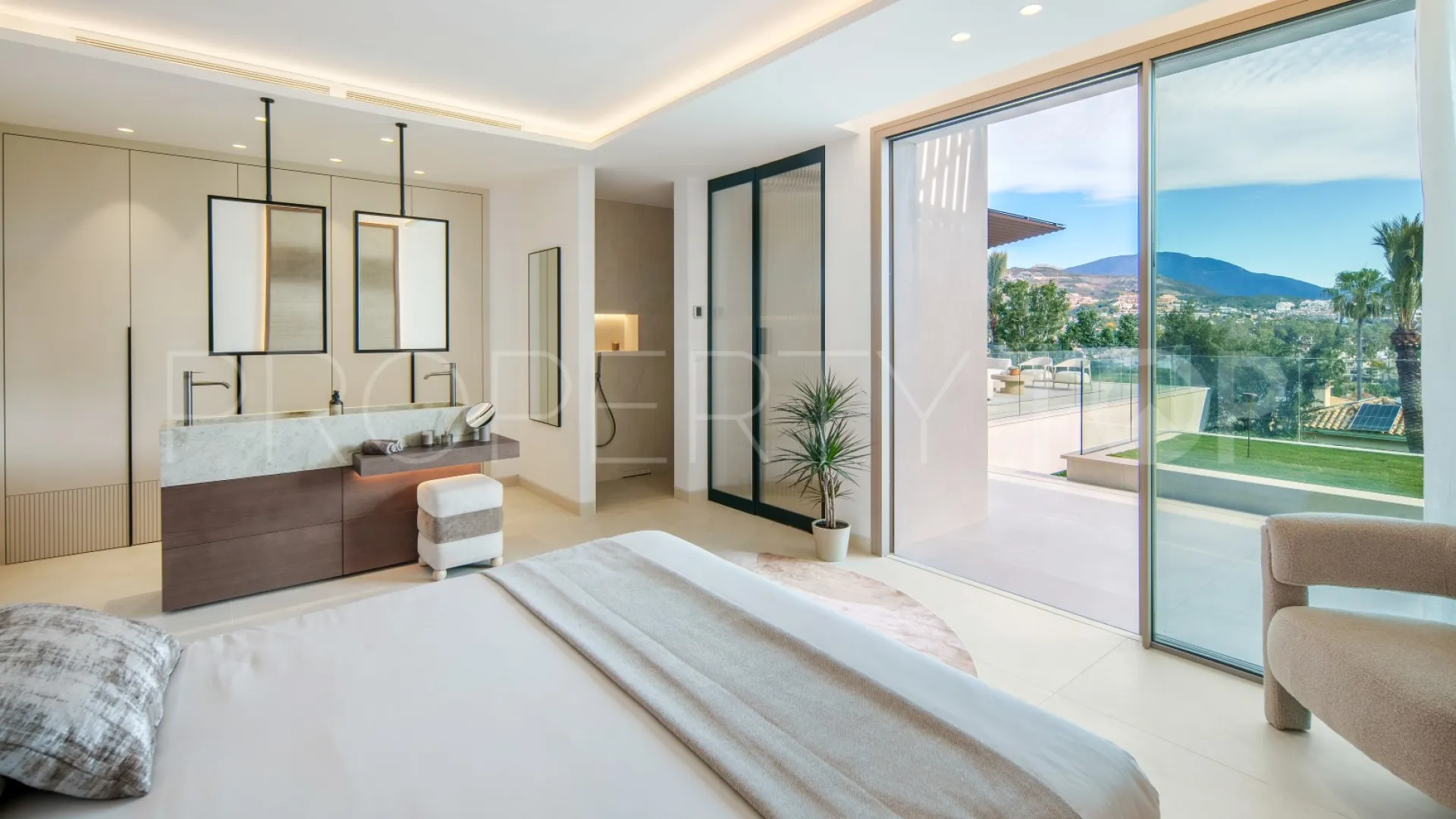 Buy Nueva Andalucia 5 bedrooms villa
