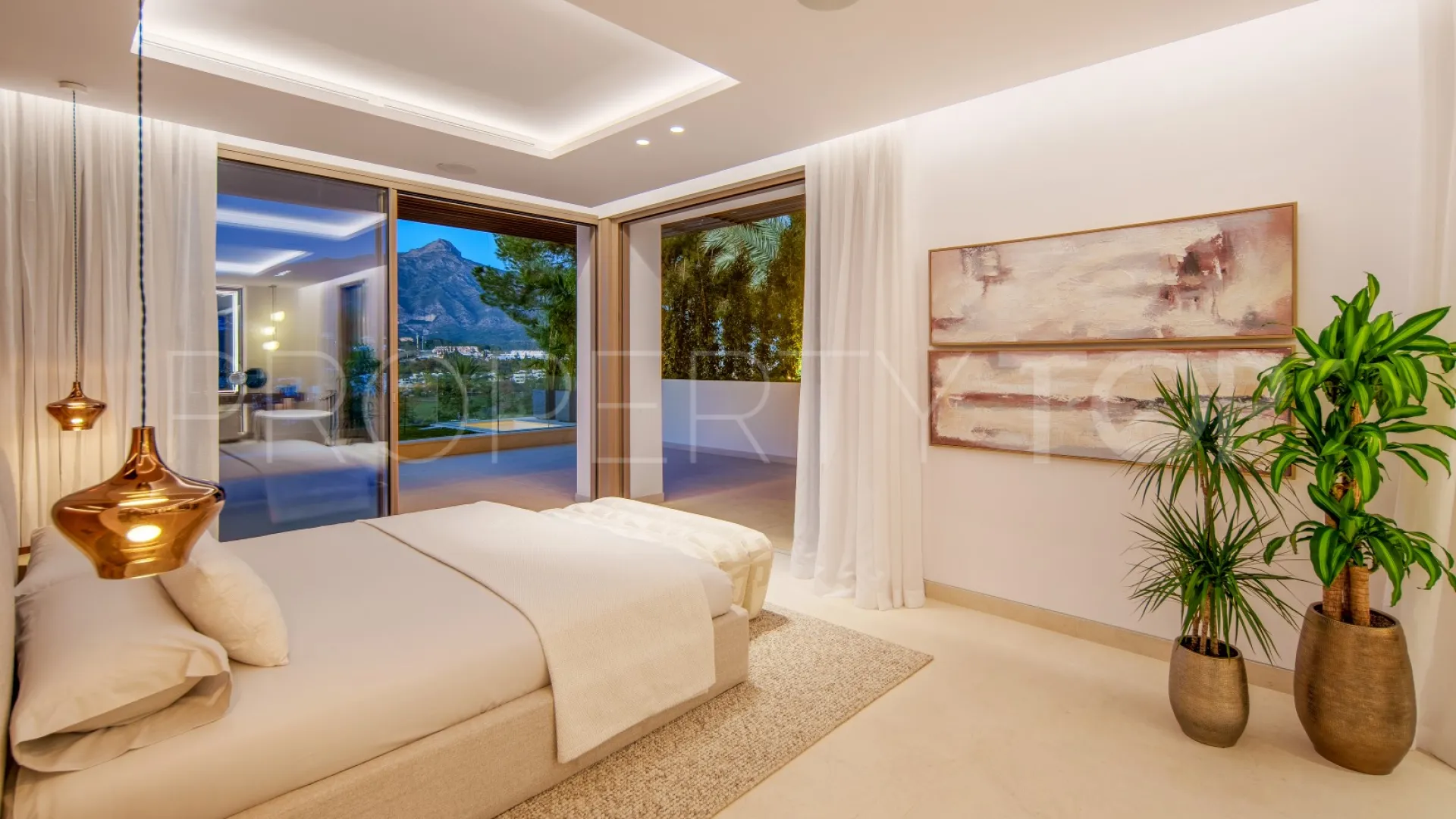 Buy Nueva Andalucia 5 bedrooms villa