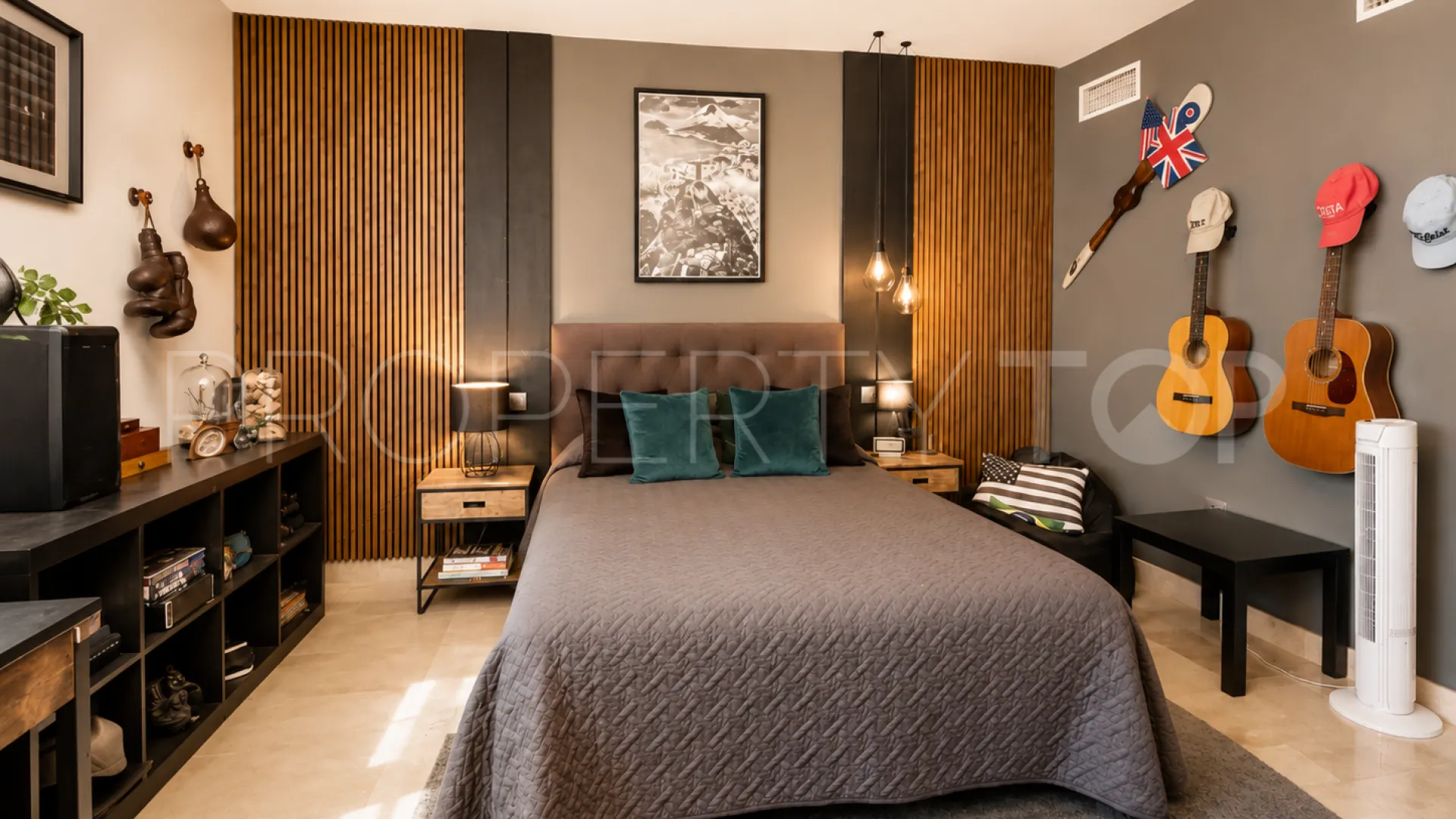 For sale town house with 3 bedrooms in Benahavis