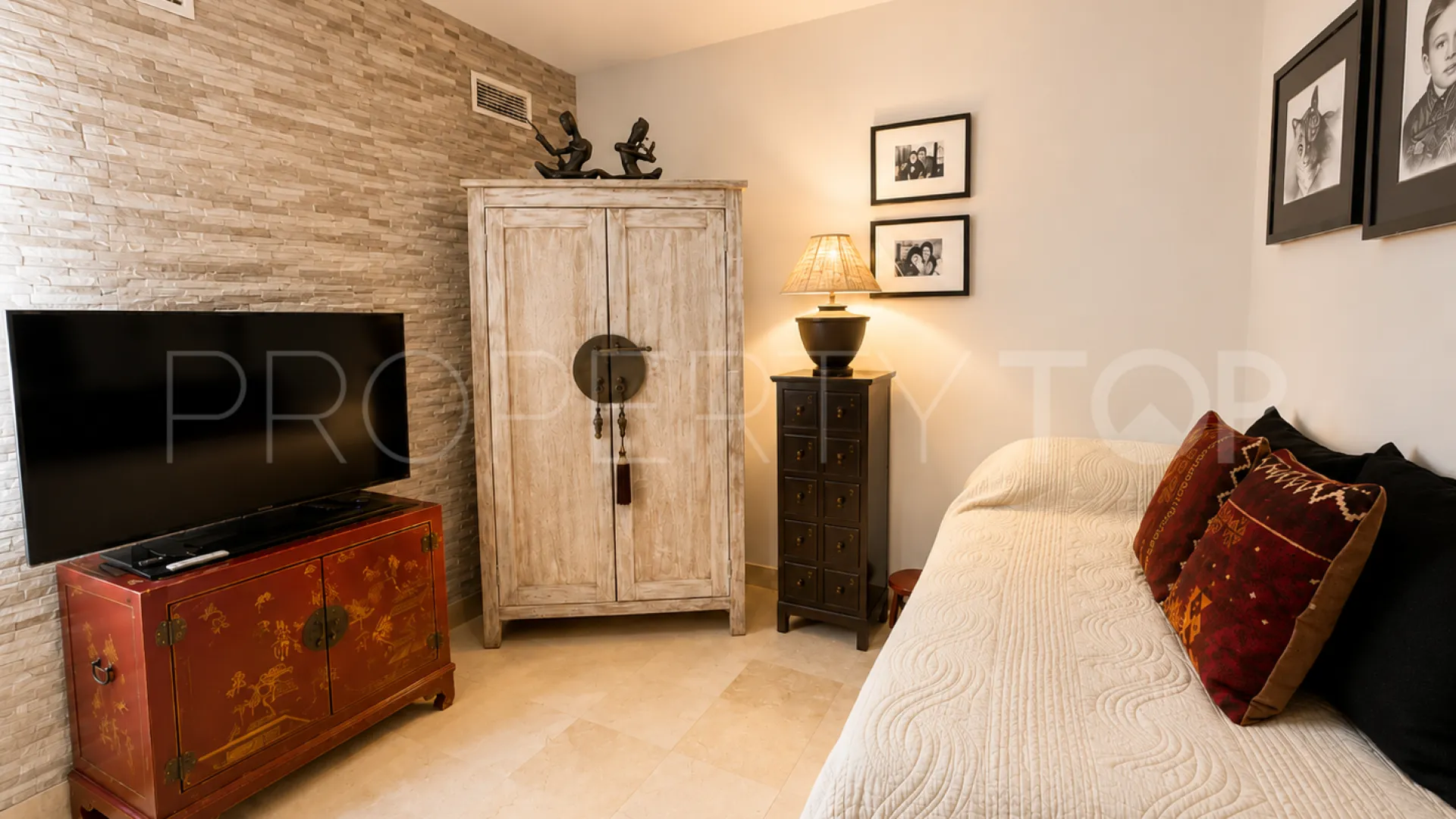 For sale town house with 3 bedrooms in Benahavis