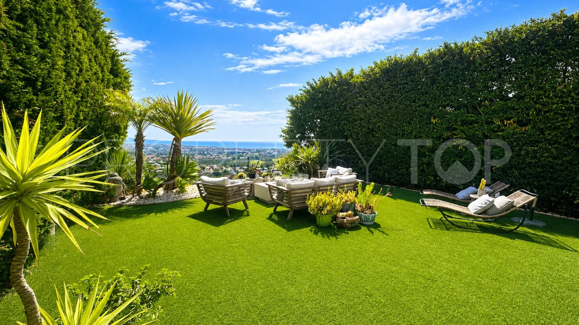 For sale town house with 3 bedrooms in Benahavis