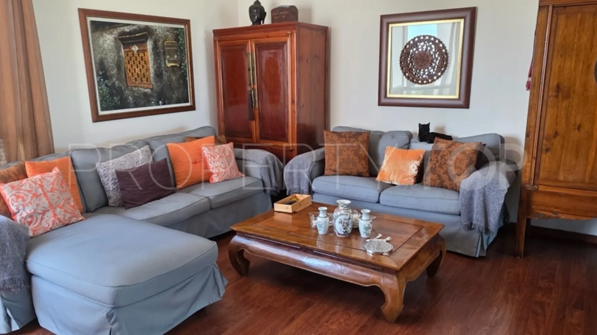 For sale town house with 3 bedrooms in Benahavis