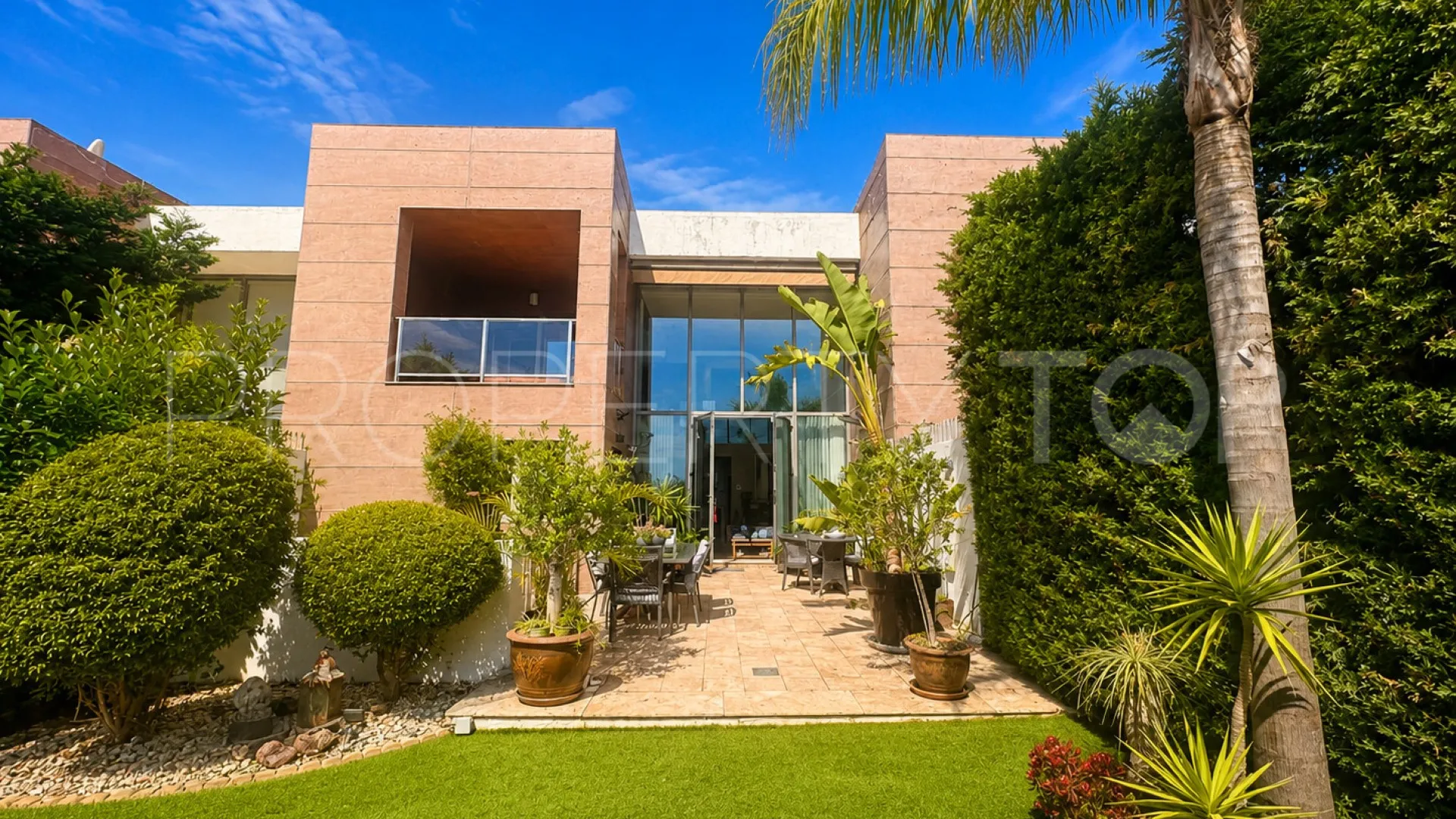 For sale town house with 3 bedrooms in Benahavis