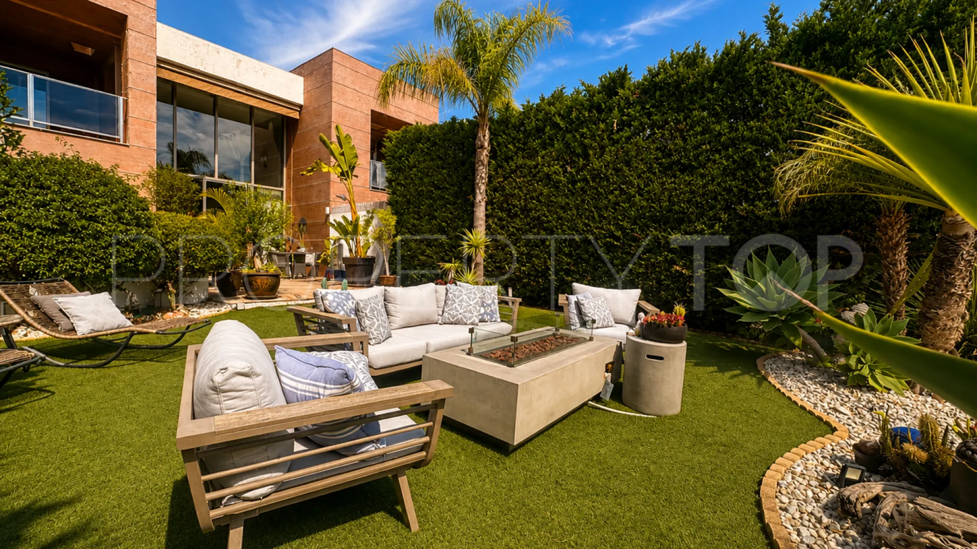 For sale town house with 3 bedrooms in Benahavis