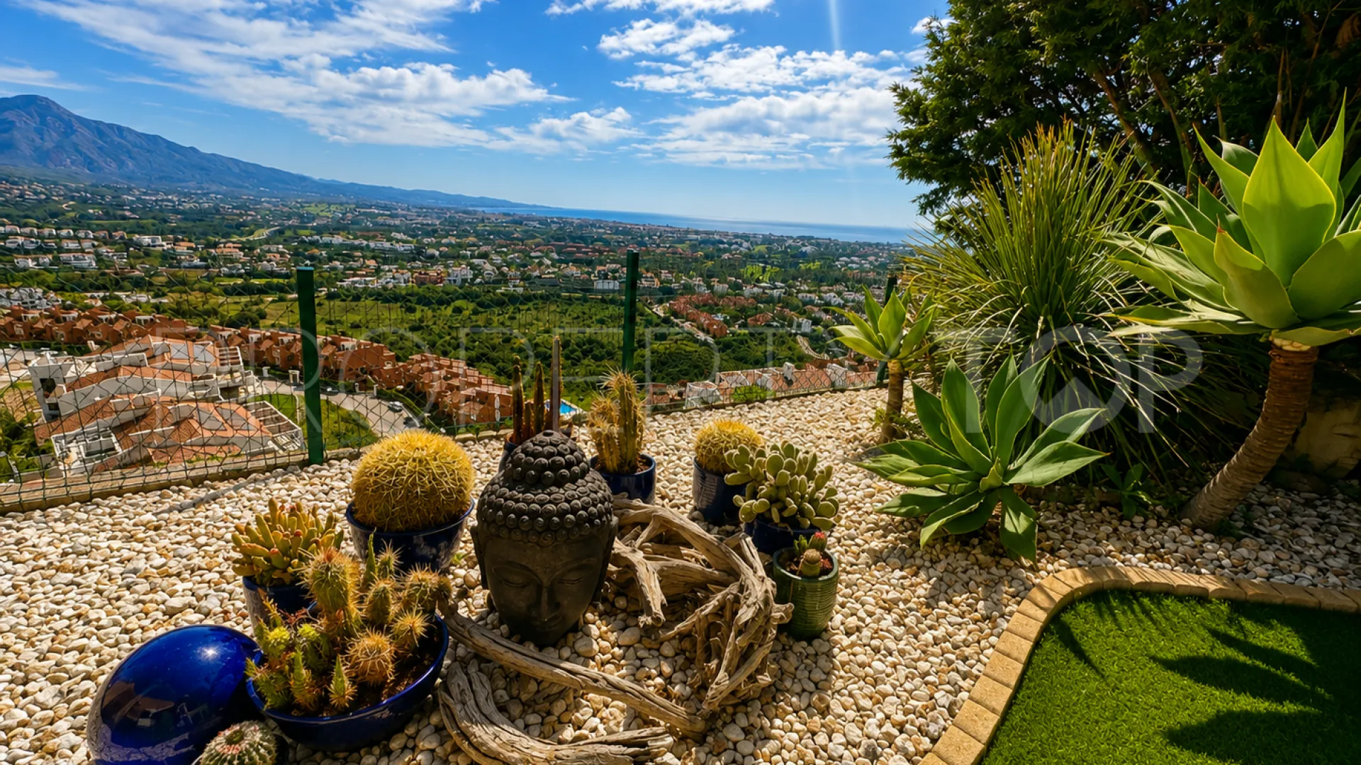 For sale town house with 3 bedrooms in Benahavis