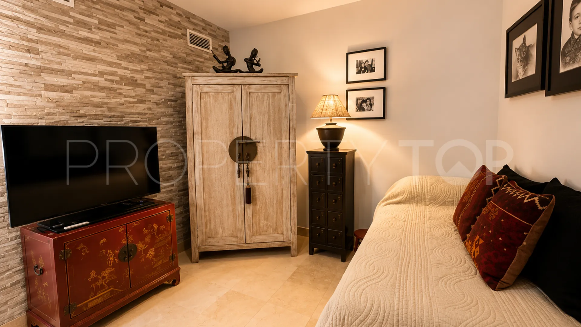 For sale town house with 3 bedrooms in Benahavis