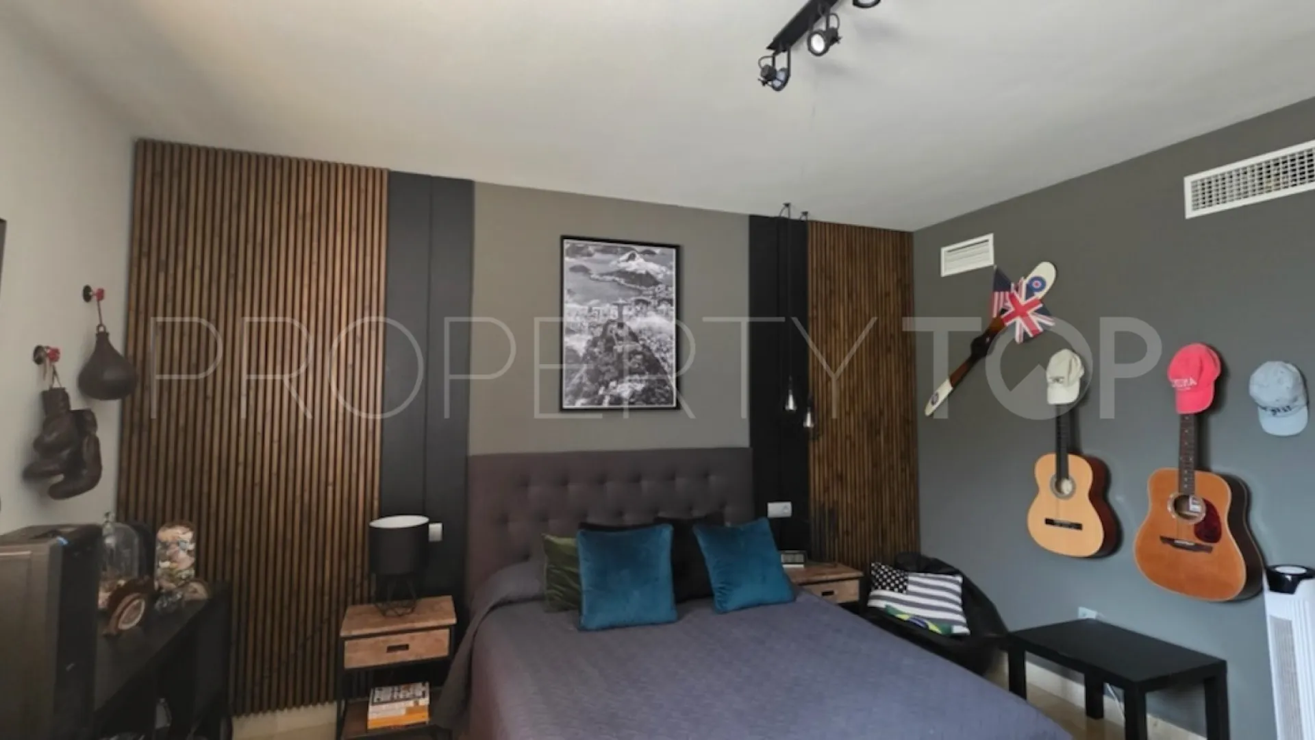 For sale town house with 3 bedrooms in Benahavis