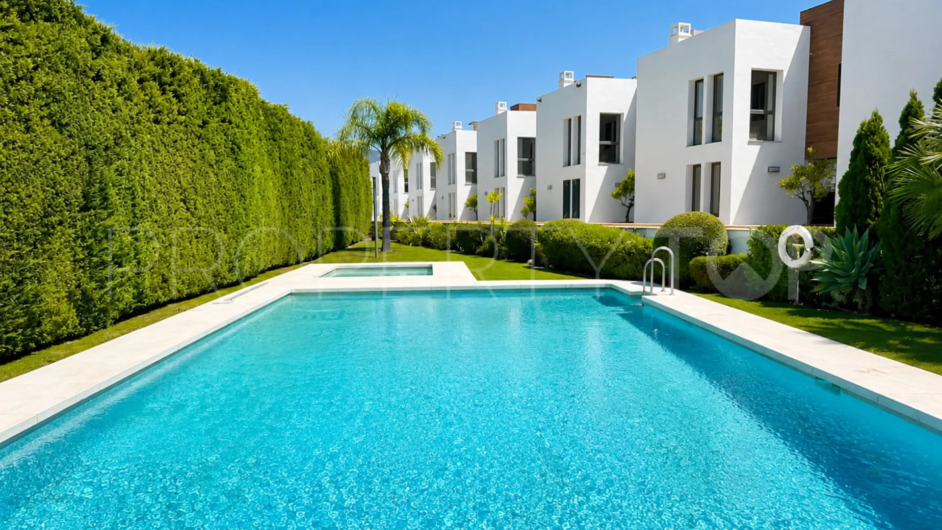 For sale town house with 3 bedrooms in Benahavis