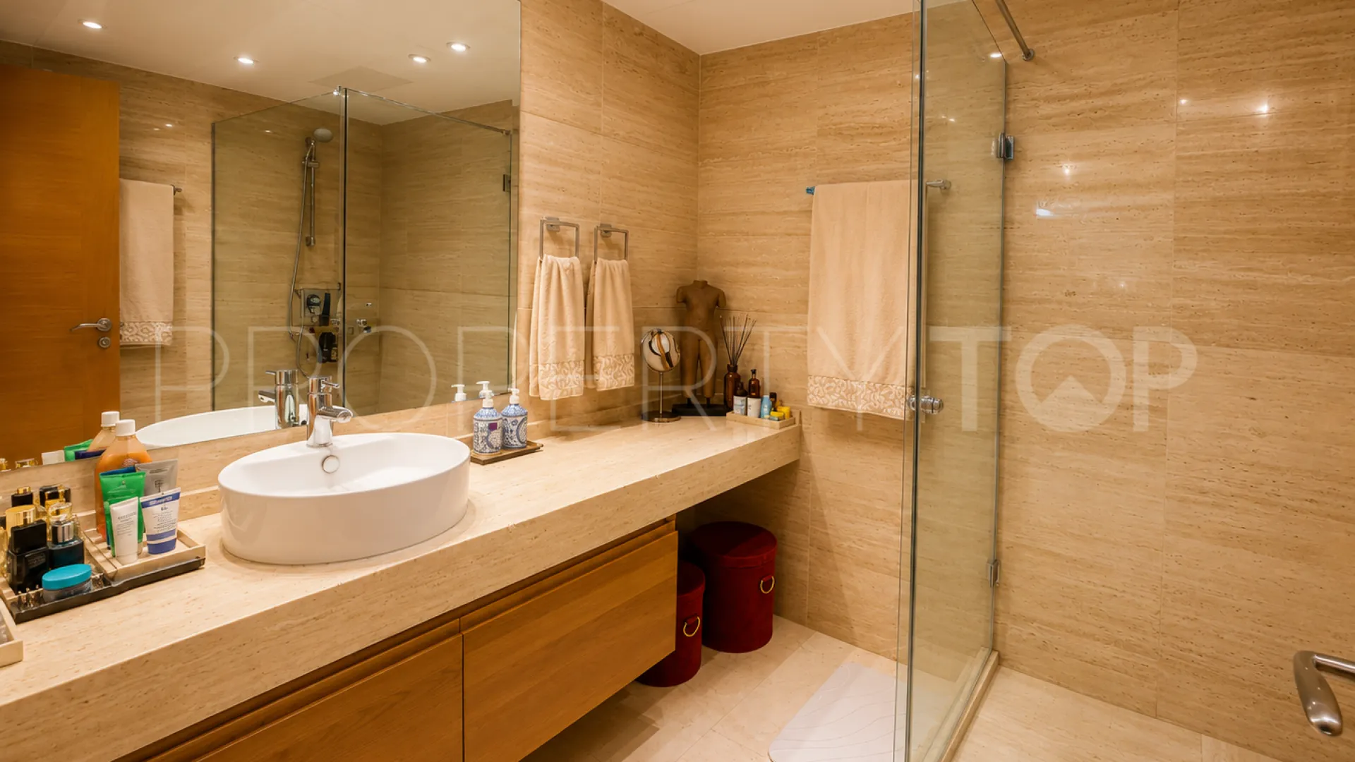 For sale town house with 3 bedrooms in Benahavis