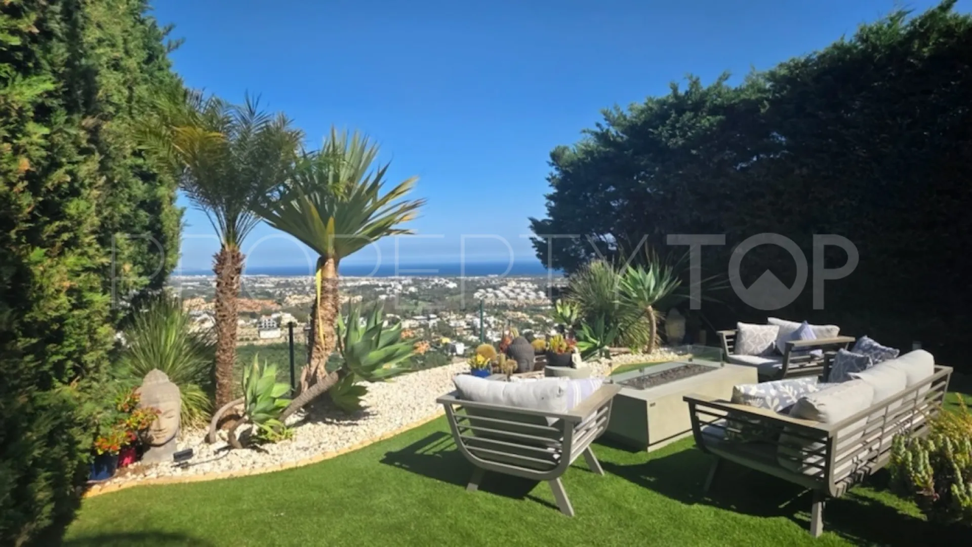 For sale town house with 3 bedrooms in Benahavis