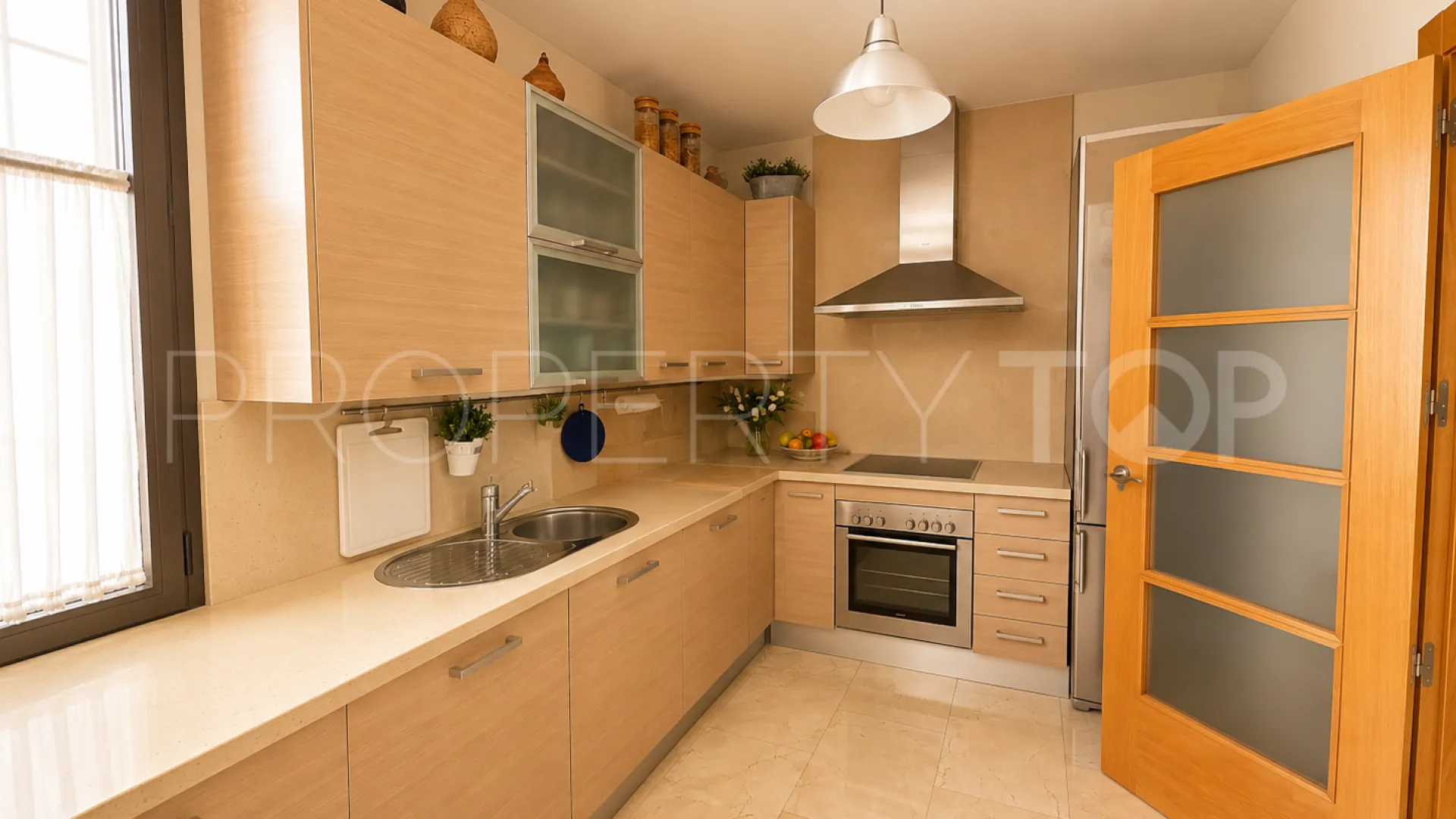For sale town house with 3 bedrooms in Benahavis
