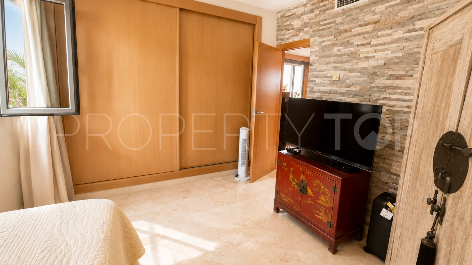 For sale town house with 3 bedrooms in Benahavis