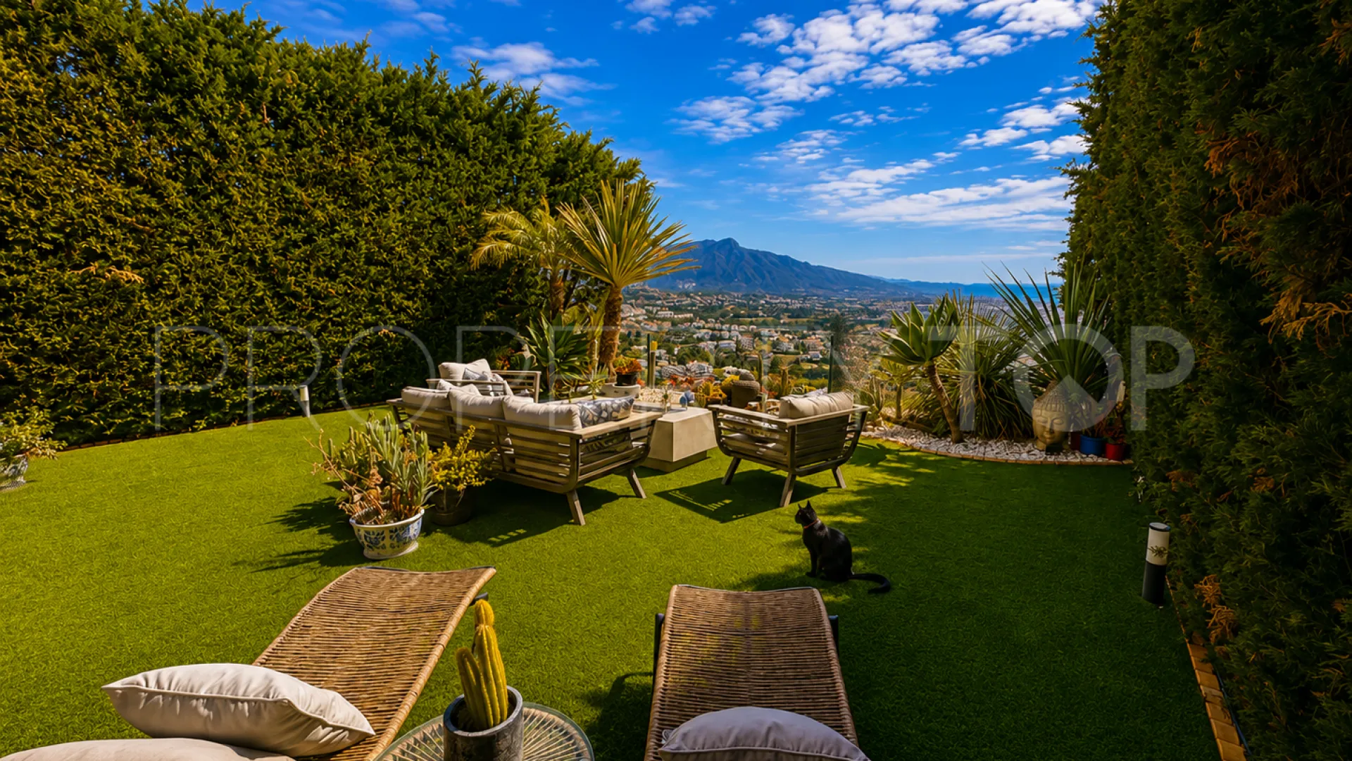 For sale town house with 3 bedrooms in Benahavis