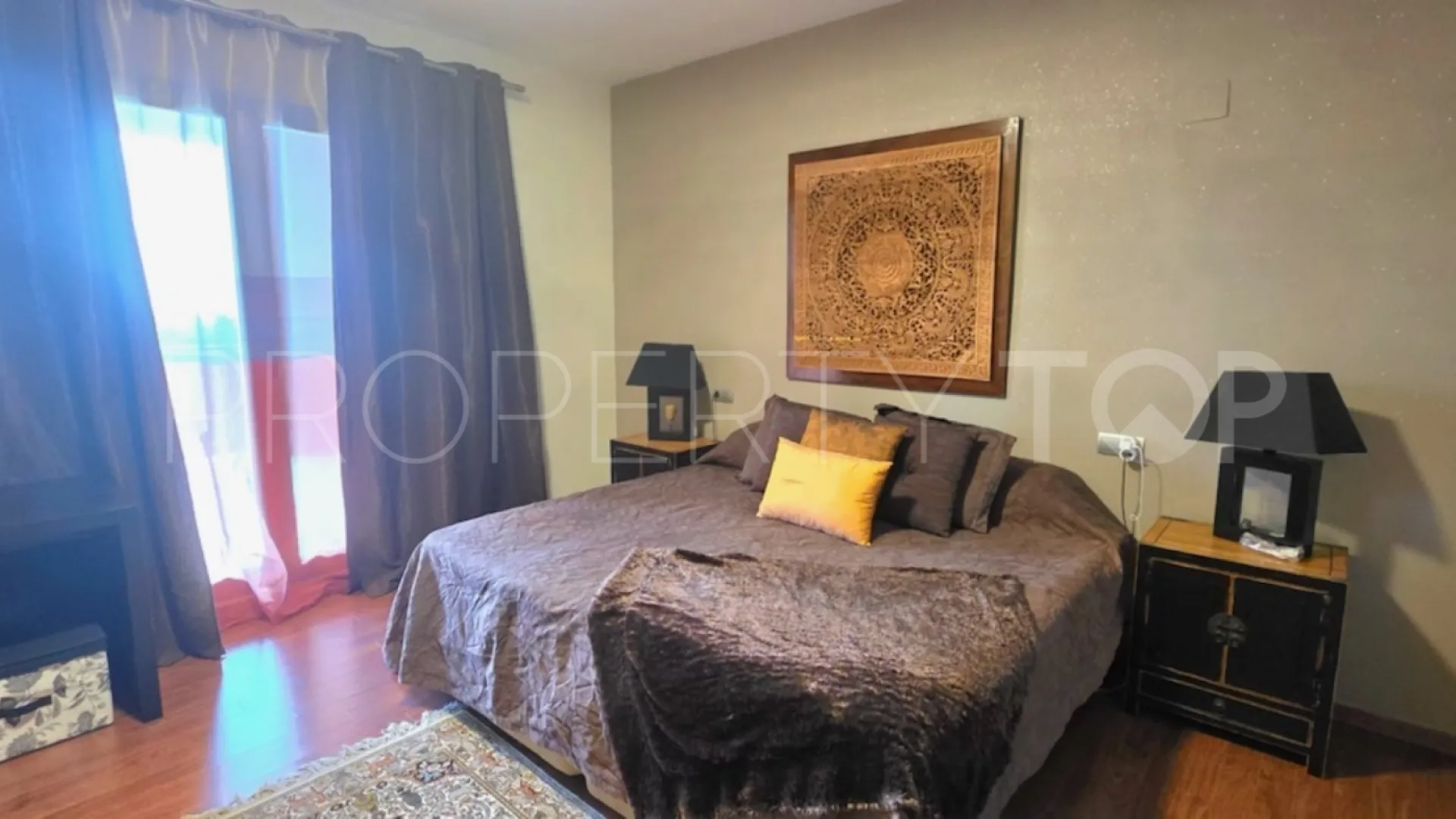 For sale town house with 3 bedrooms in Benahavis