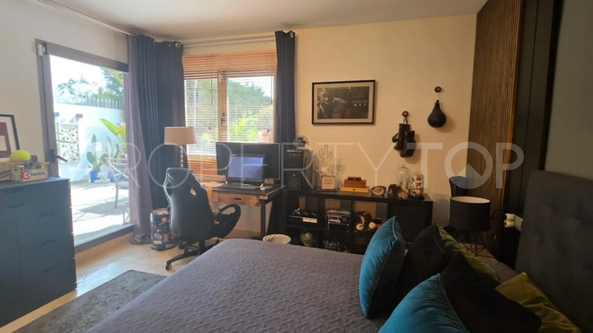 For sale town house with 3 bedrooms in Benahavis
