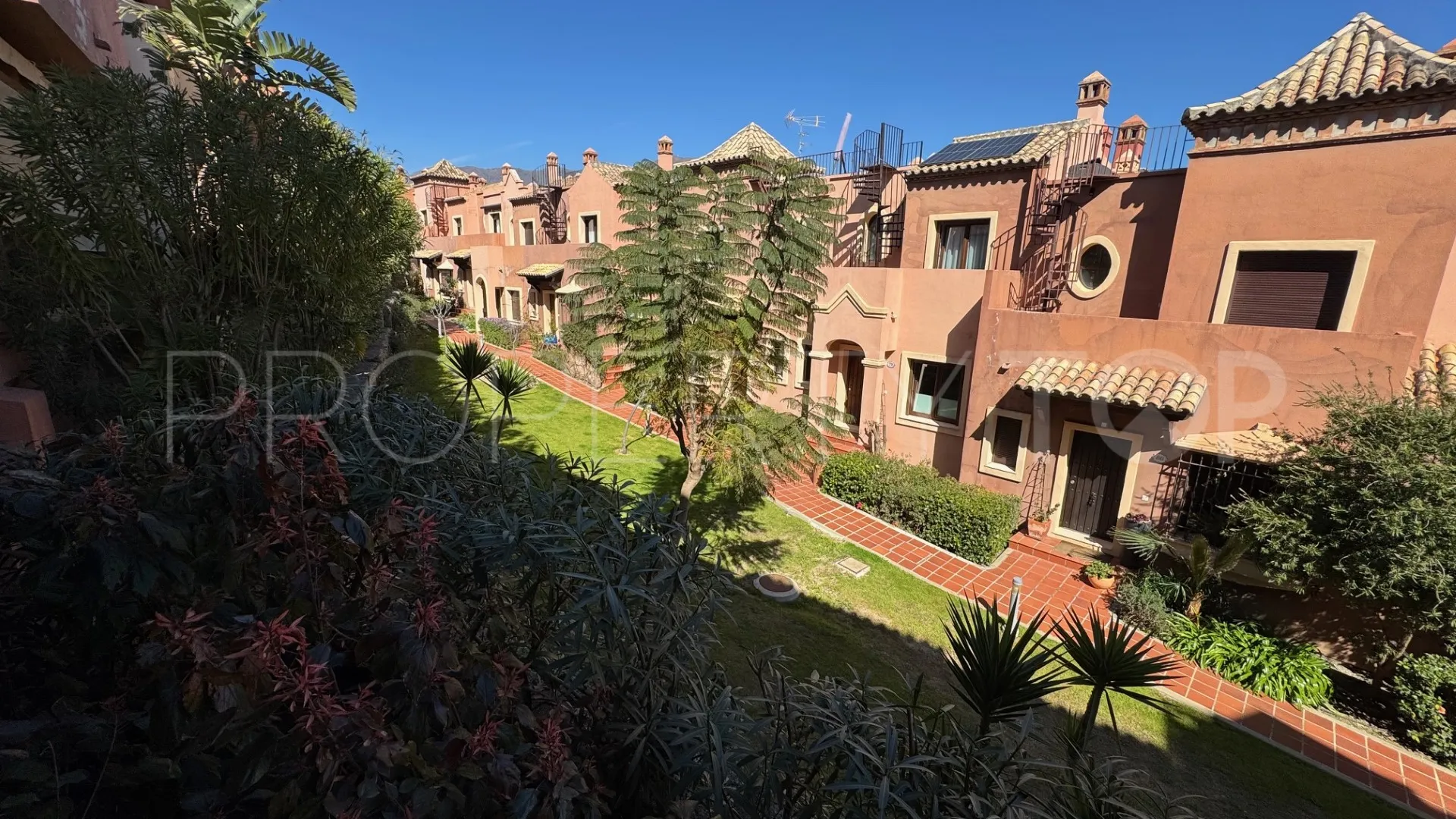 Buy town house in Estepona
