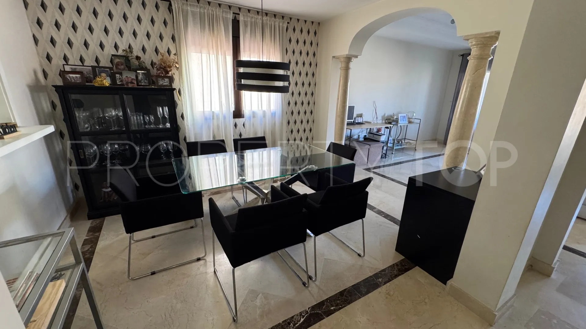 Buy town house in Estepona