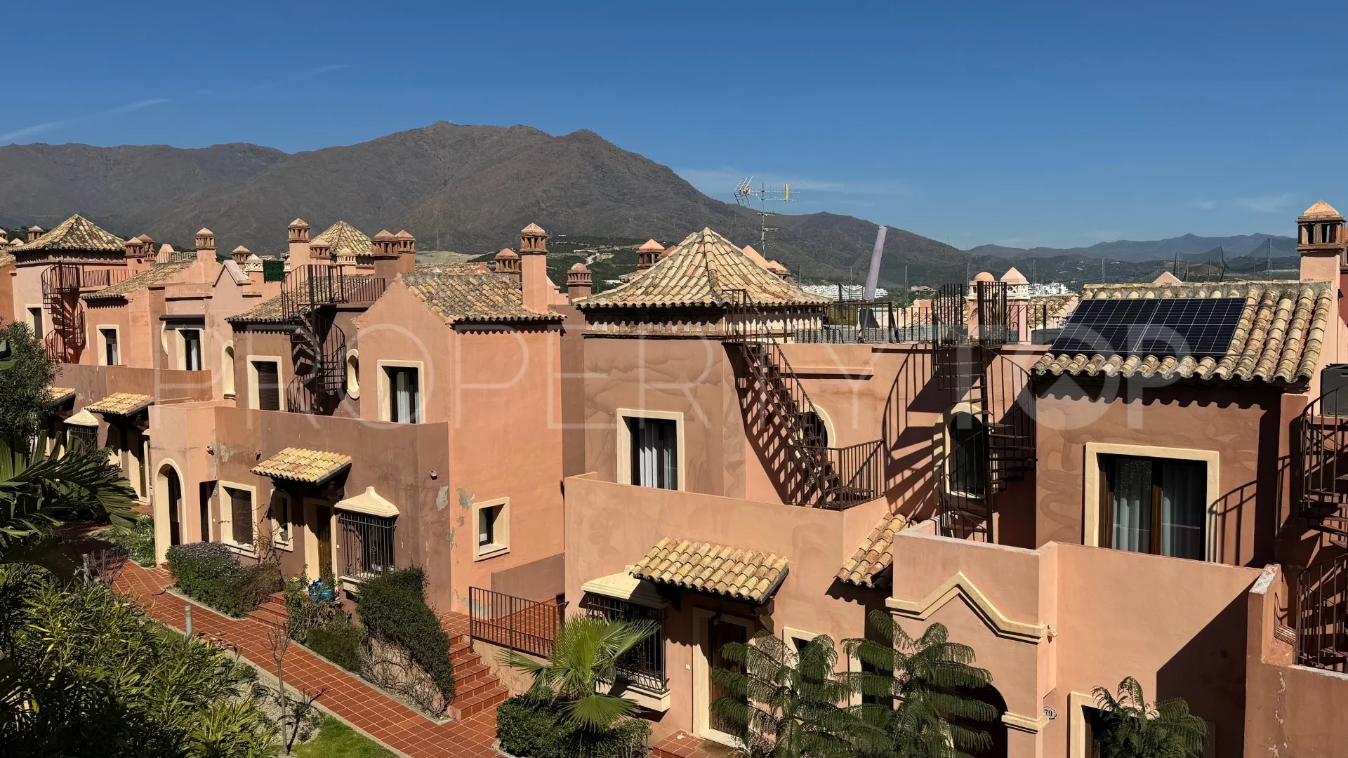 Buy town house in Estepona