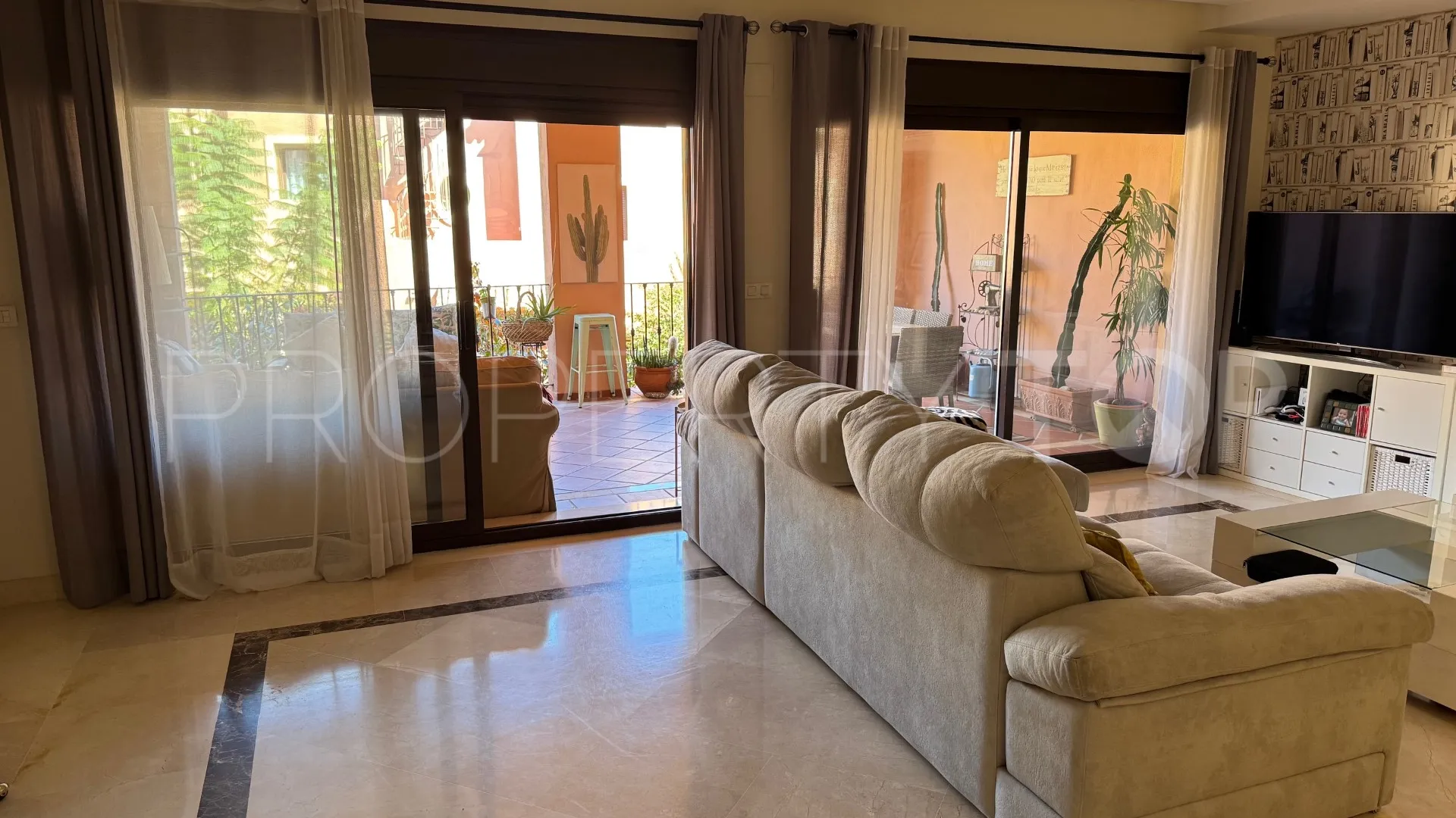 Buy town house in Estepona
