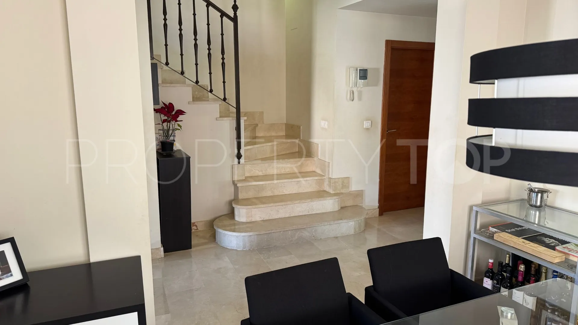 Buy town house in Estepona