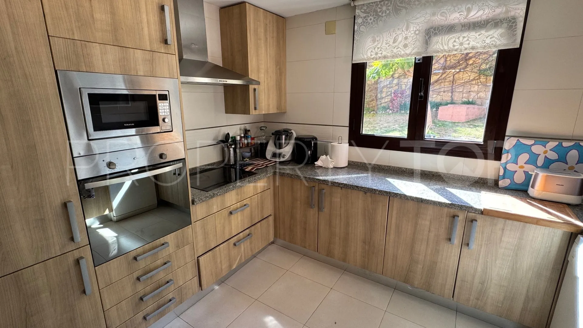 Buy town house in Estepona