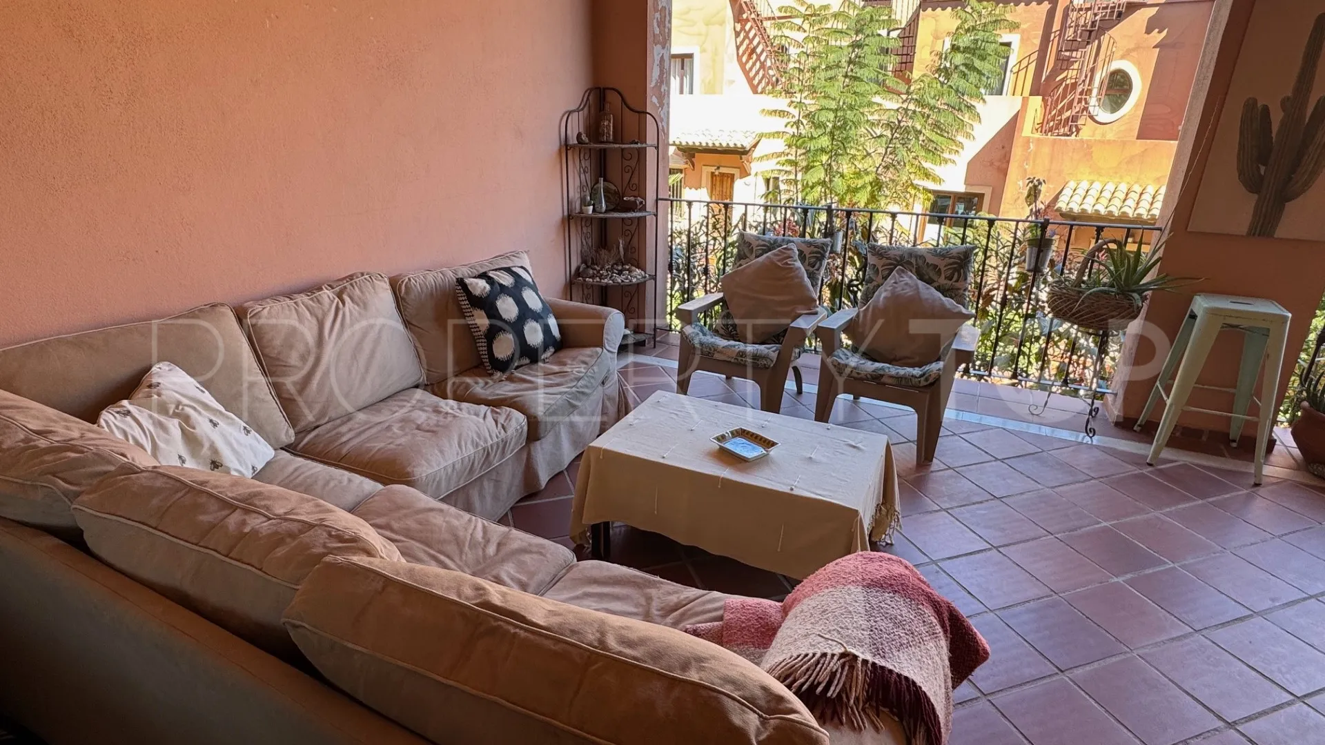 Buy town house in Estepona