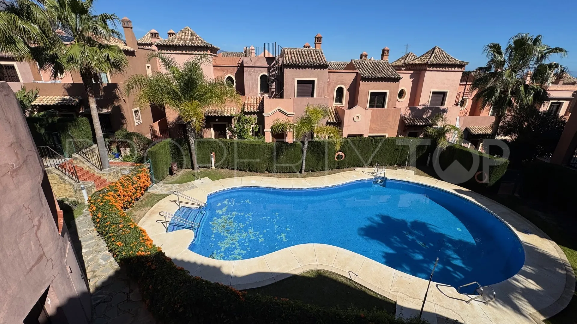 Buy town house in Estepona