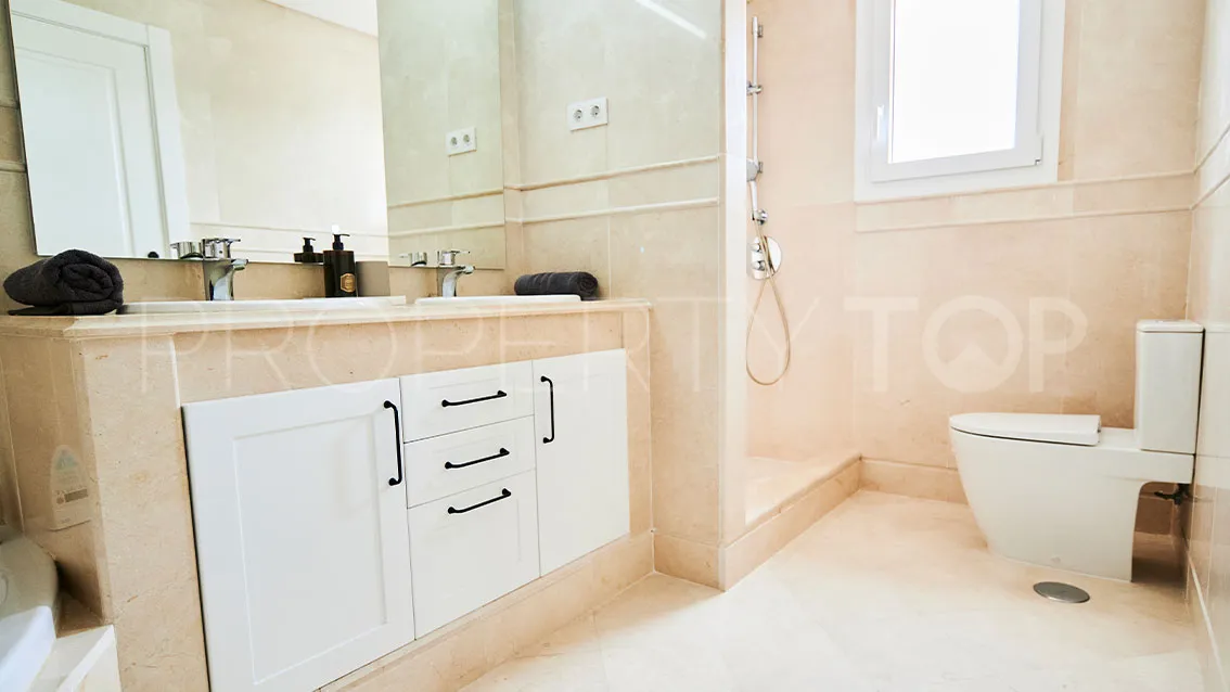 Buy ground floor apartment in Nueva Andalucia