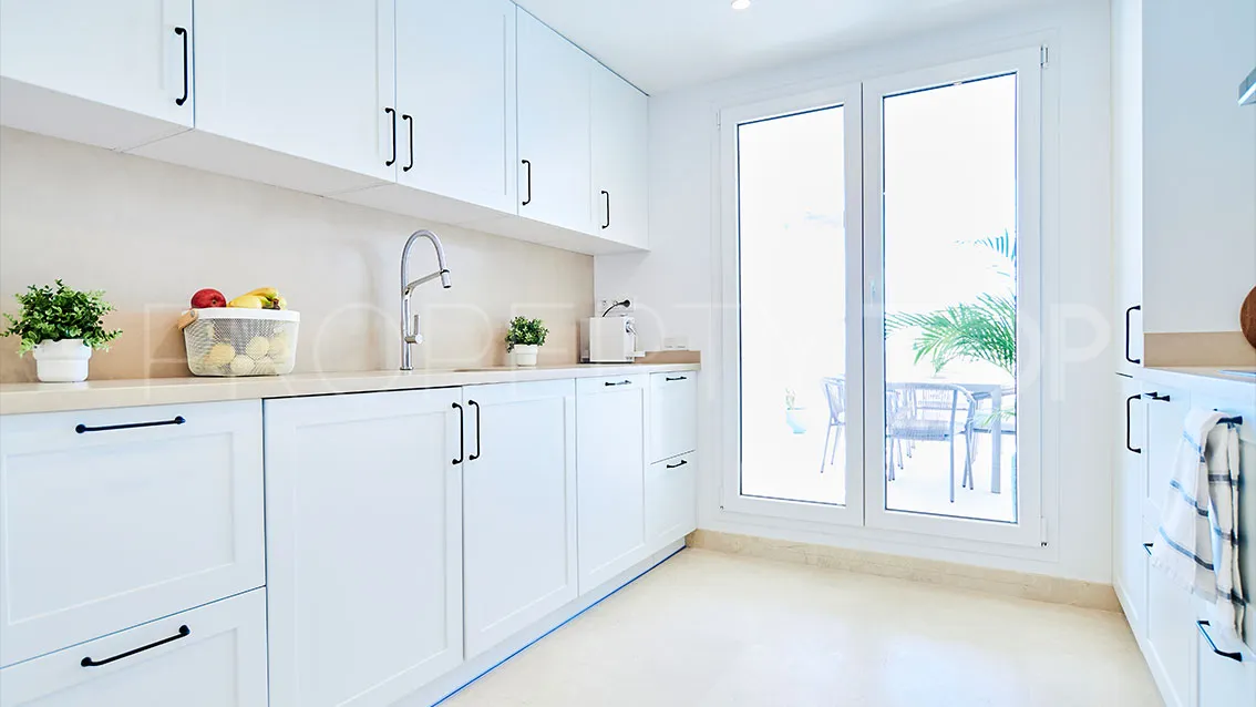 Buy ground floor apartment in Nueva Andalucia