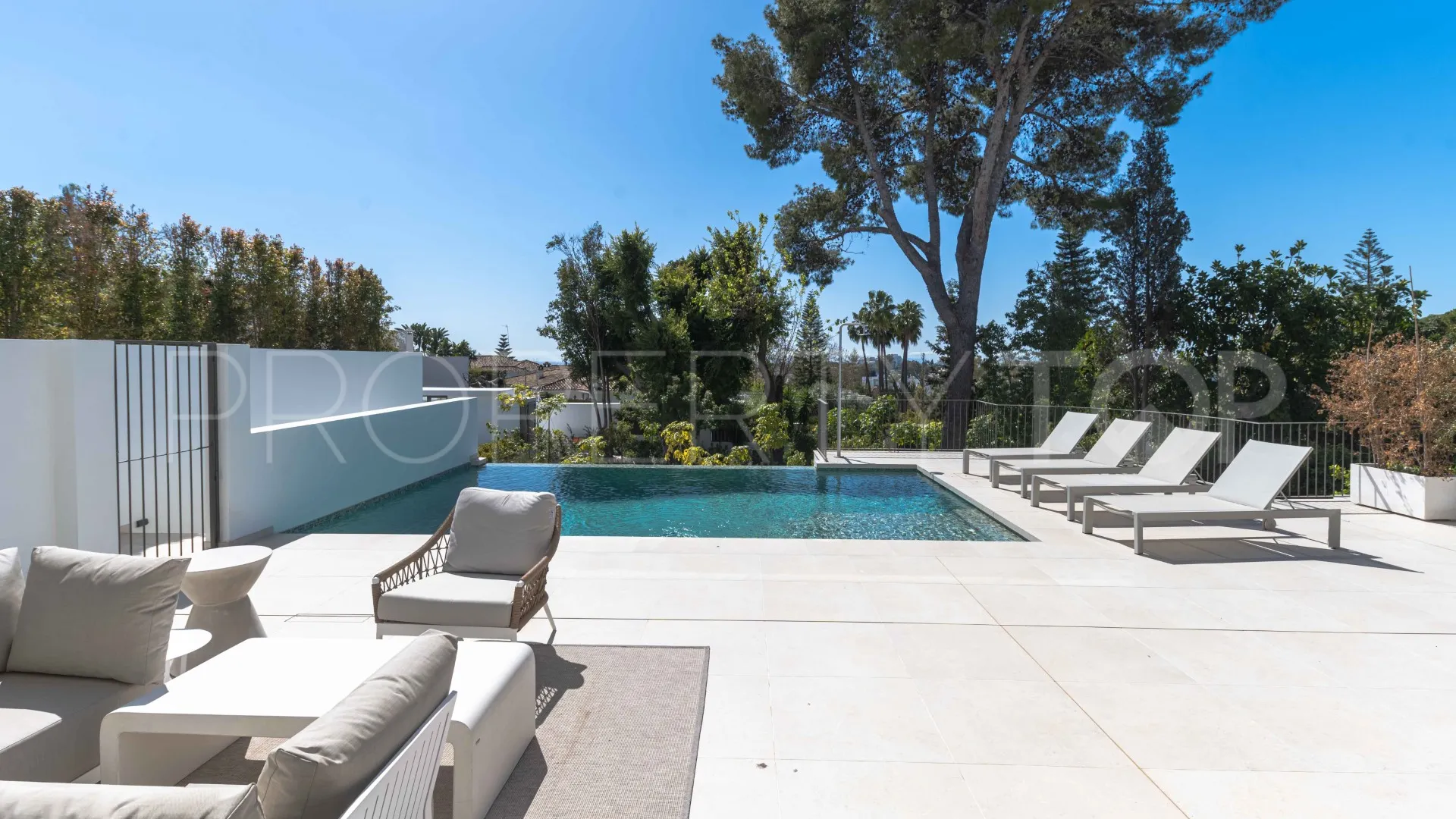 Se vende villa de 5 dormitorios en San Pedro de Alcantara