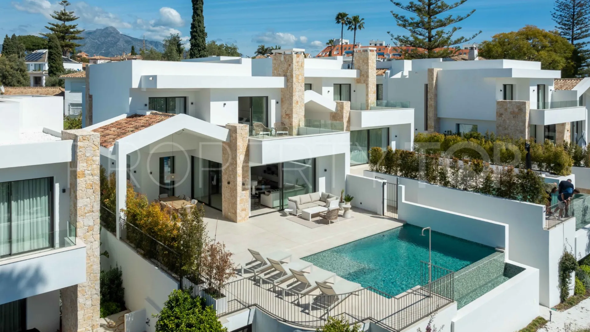 Se vende villa de 5 dormitorios en San Pedro de Alcantara