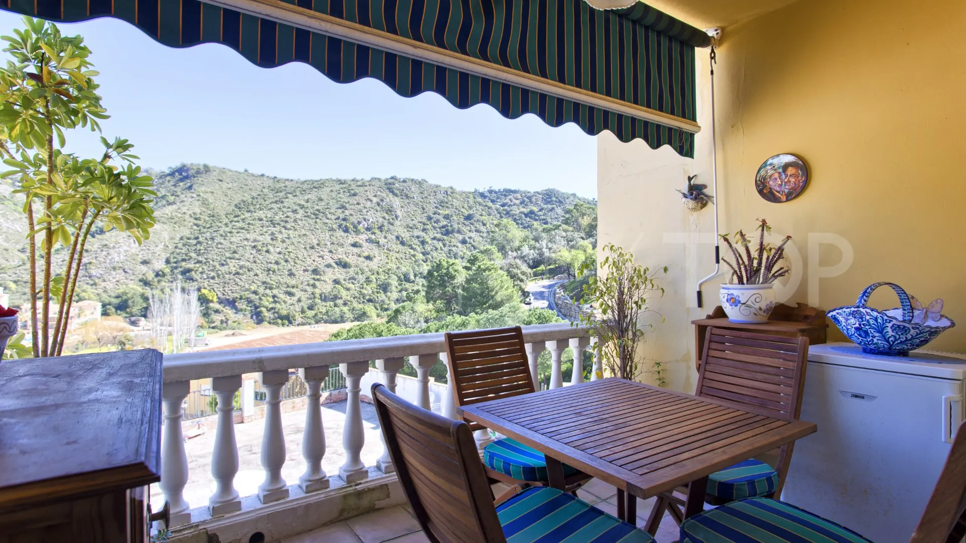 3 bedrooms town house for sale in Benahavis Centro