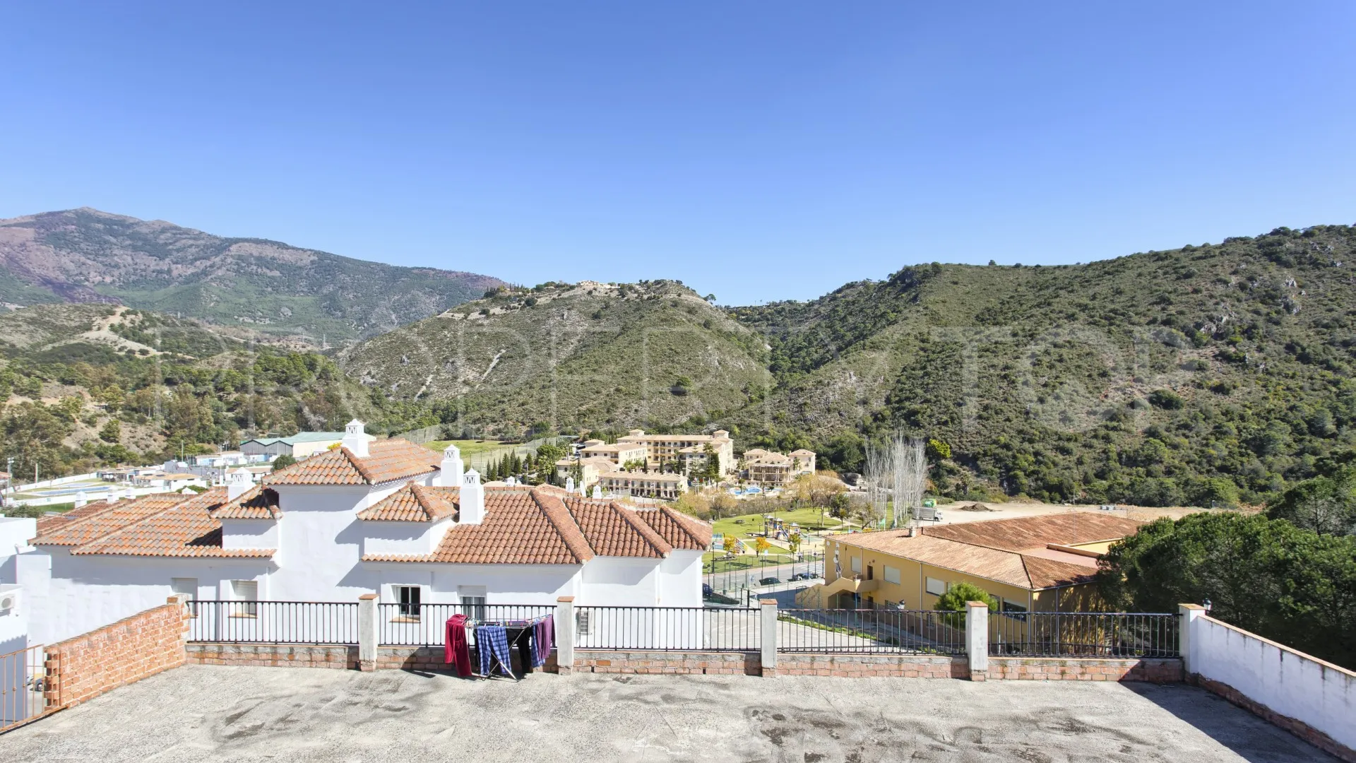 3 bedrooms town house for sale in Benahavis Centro