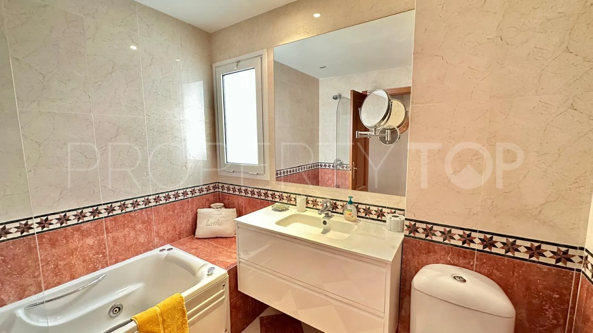 Apartamento en venta en Aloha Mirasierra de 2 dormitorios