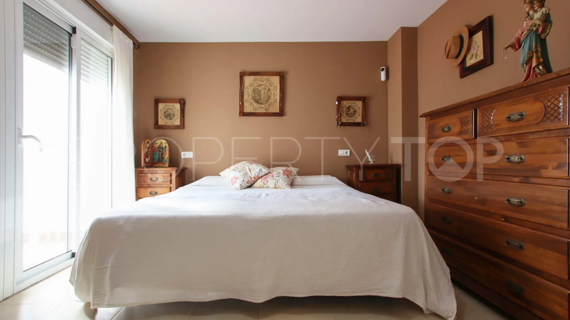 Ground floor apartment with 3 bedrooms for sale in Nueva Andalucia
