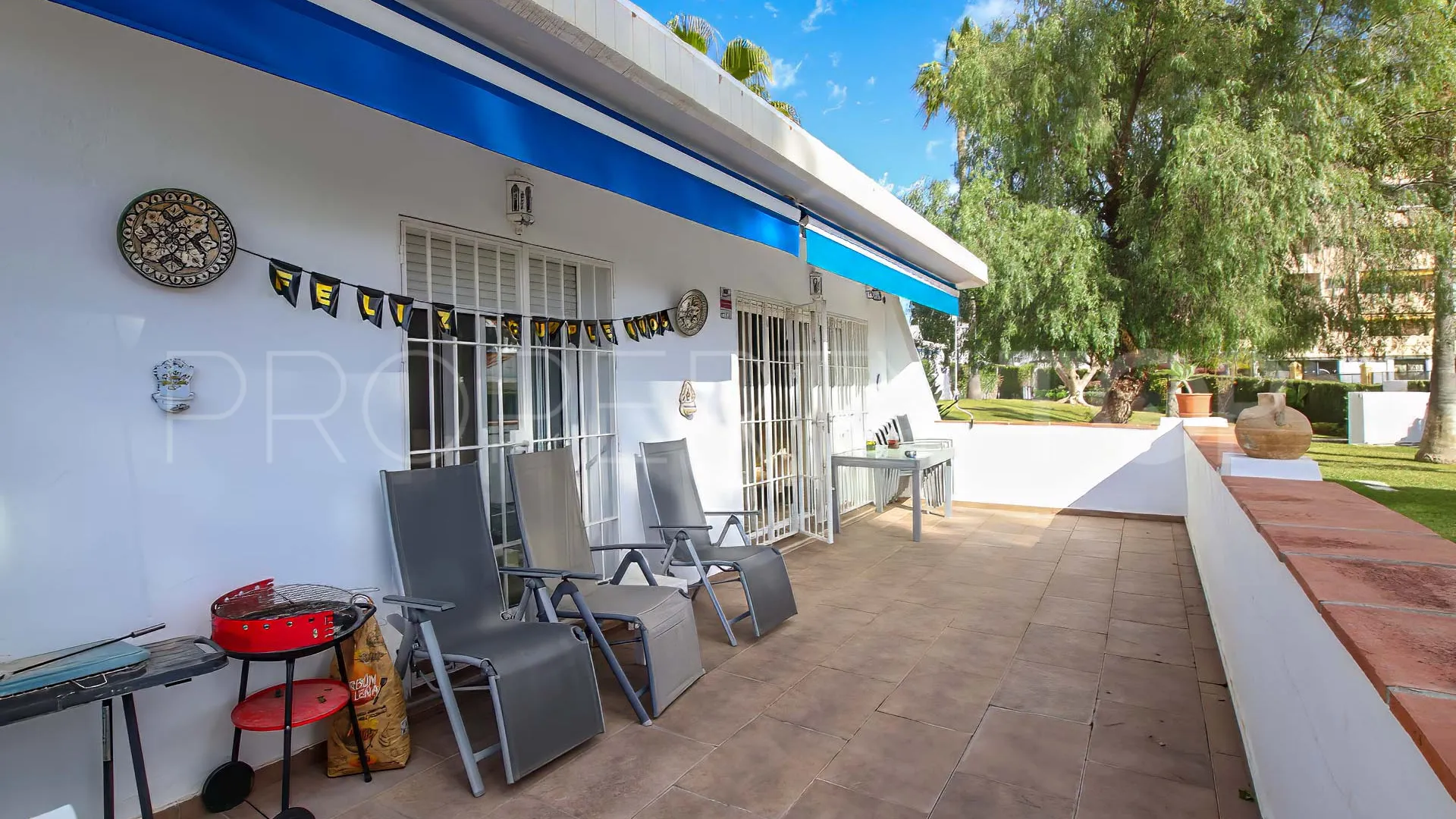 Ground floor apartment with 3 bedrooms for sale in Nueva Andalucia