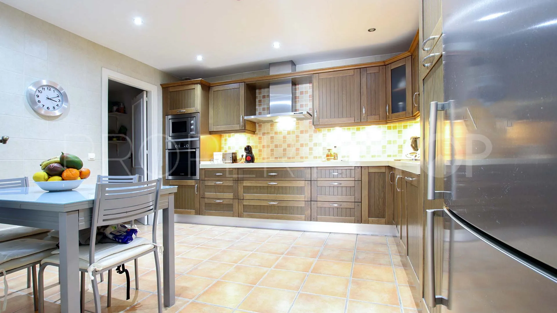 Ground floor apartment with 3 bedrooms for sale in Nueva Andalucia