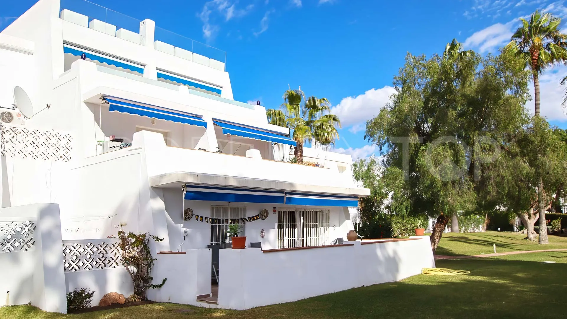 Ground floor apartment with 3 bedrooms for sale in Nueva Andalucia