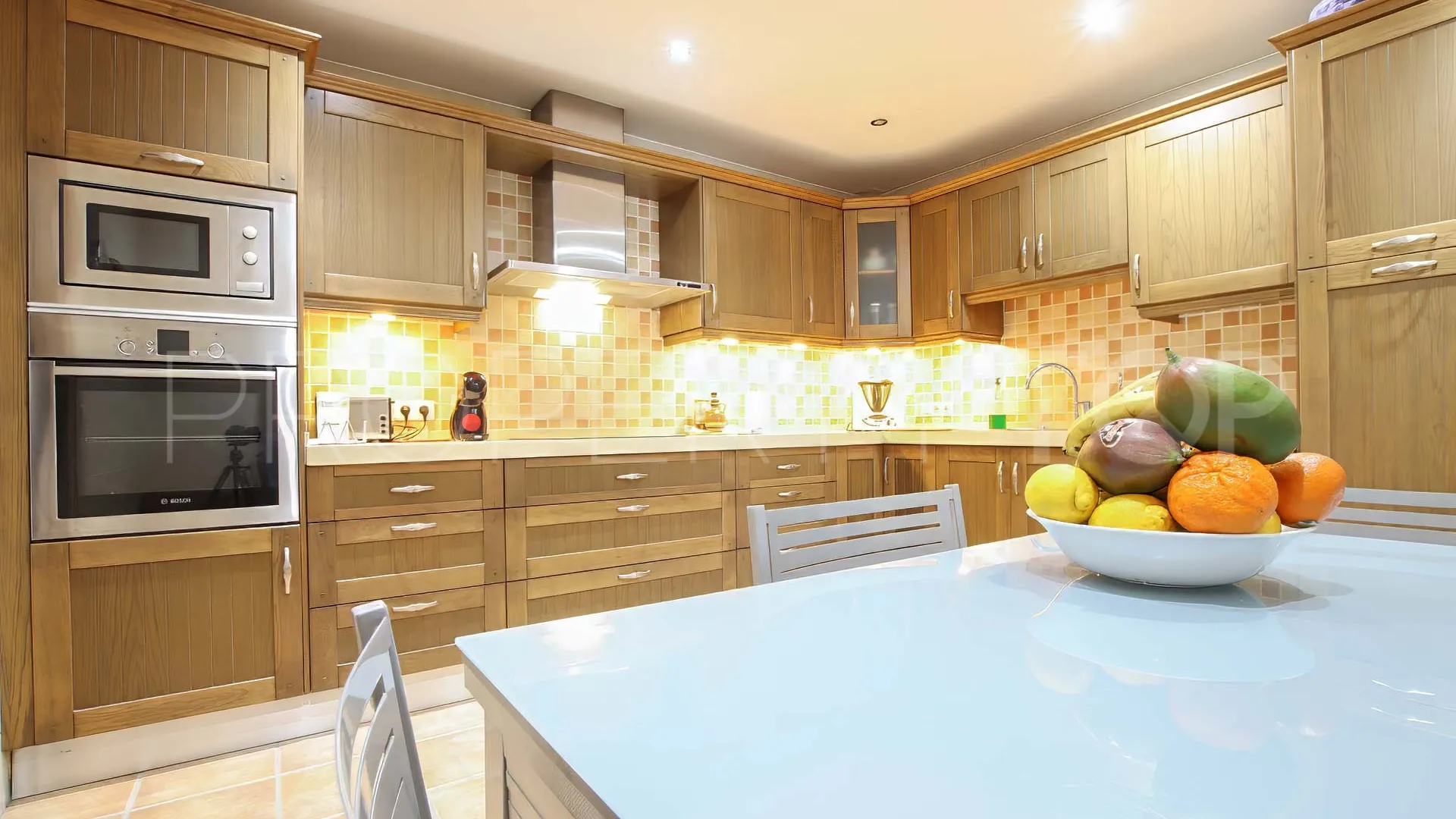 Ground floor apartment with 3 bedrooms for sale in Nueva Andalucia
